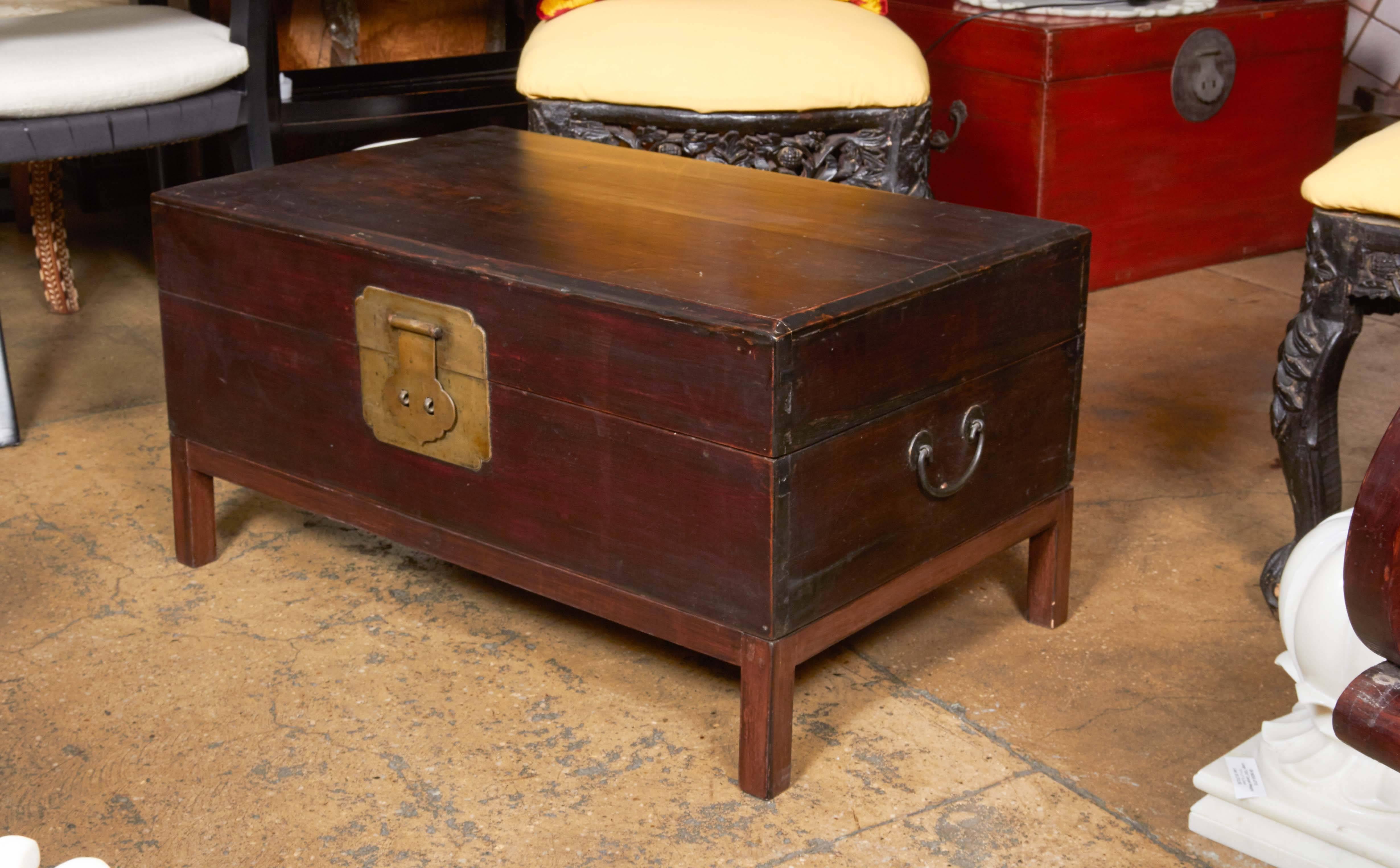 Mid-19th Century Peachwood Trunk on Stand, brown lacquered, Shanghai In Good Condition In New York, NY