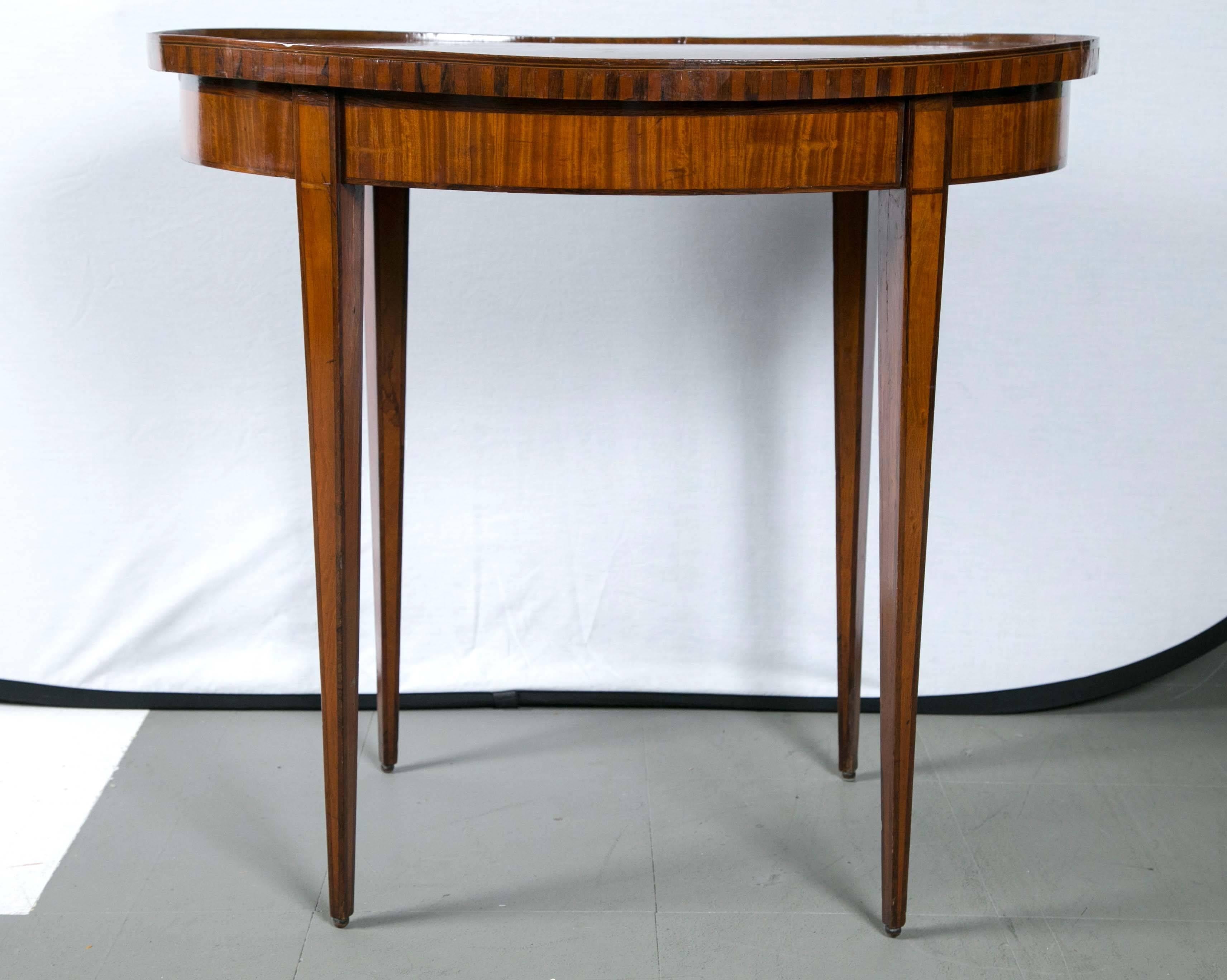 Lovely Adams style oval table just the perfect size.