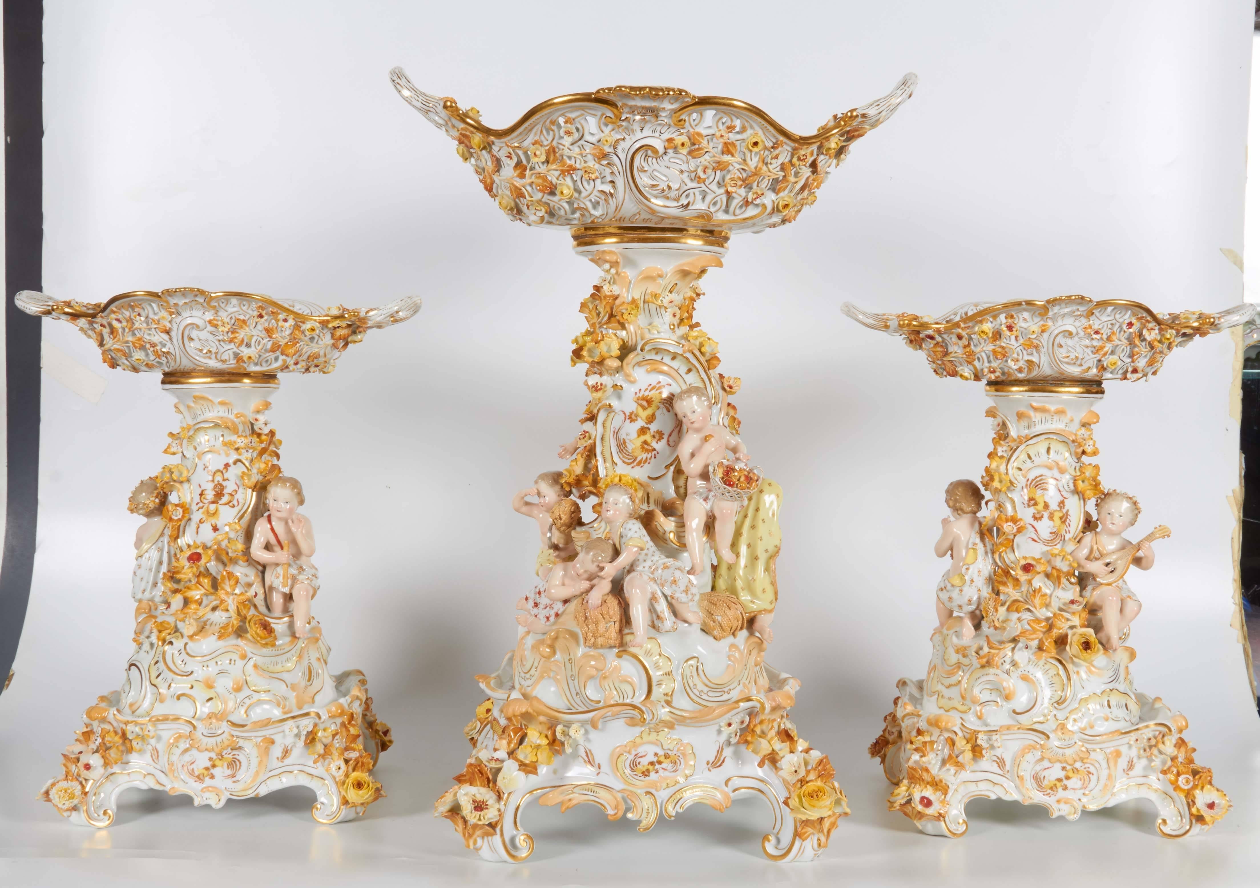 A Meissen porcelain ‘Gold Dragon’ pattern three-piece garniture.

A Meissen porcelain reticulated three-piece basket Garniture and stands.

Late 1800s, blue crossed swords marks to all six pieces, model no. D 196 to one basket and one