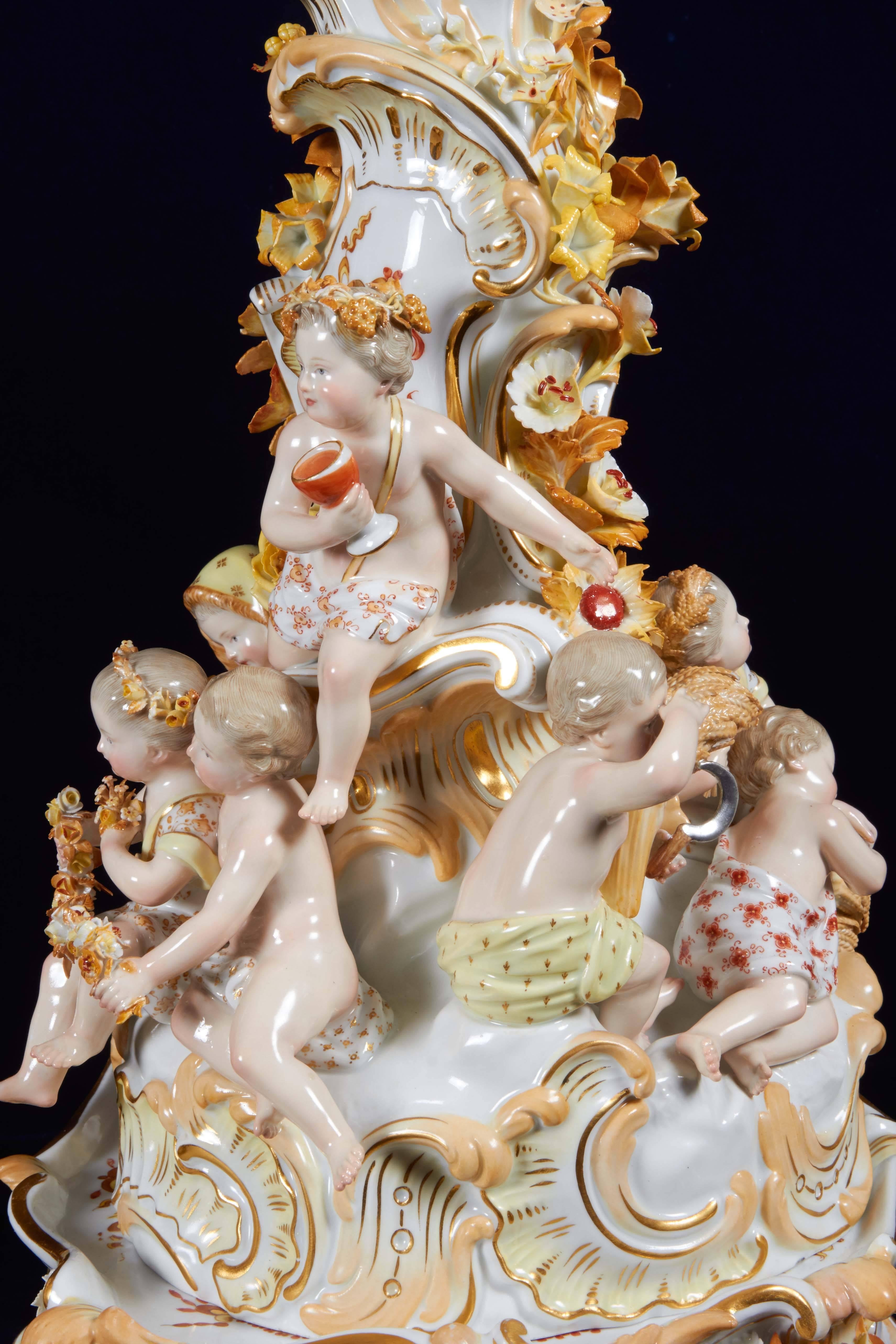 XIXe siècle Garniture chinoiseries en porcelaine de Meissen incrustée de fleurs « dragon d'or » en vente