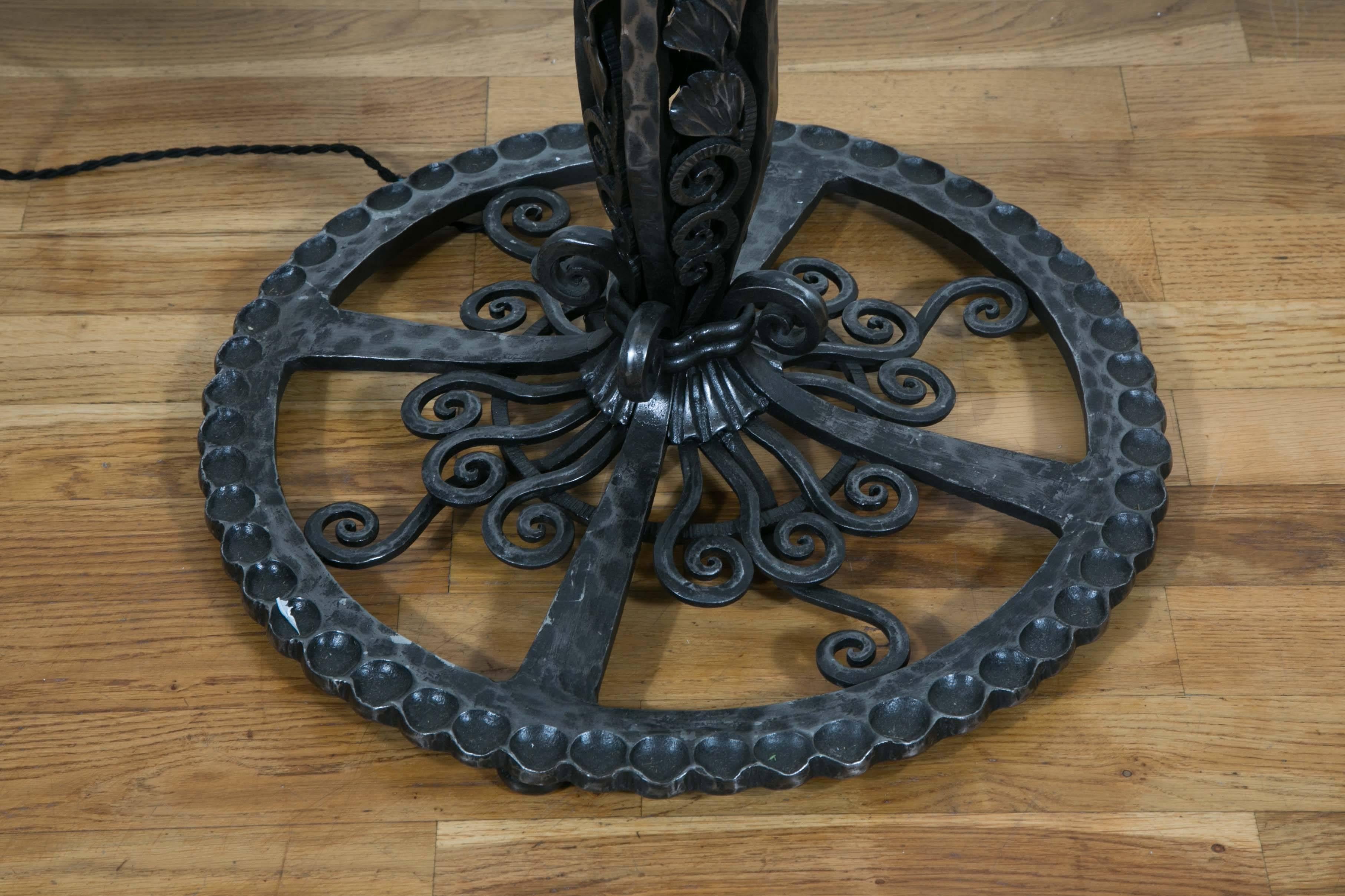 Superb lamp floor made of wrought iron by Paul Kiss. Signed 