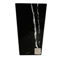 Trapezförmige Vase aus schwarzem Marquina-Marmor