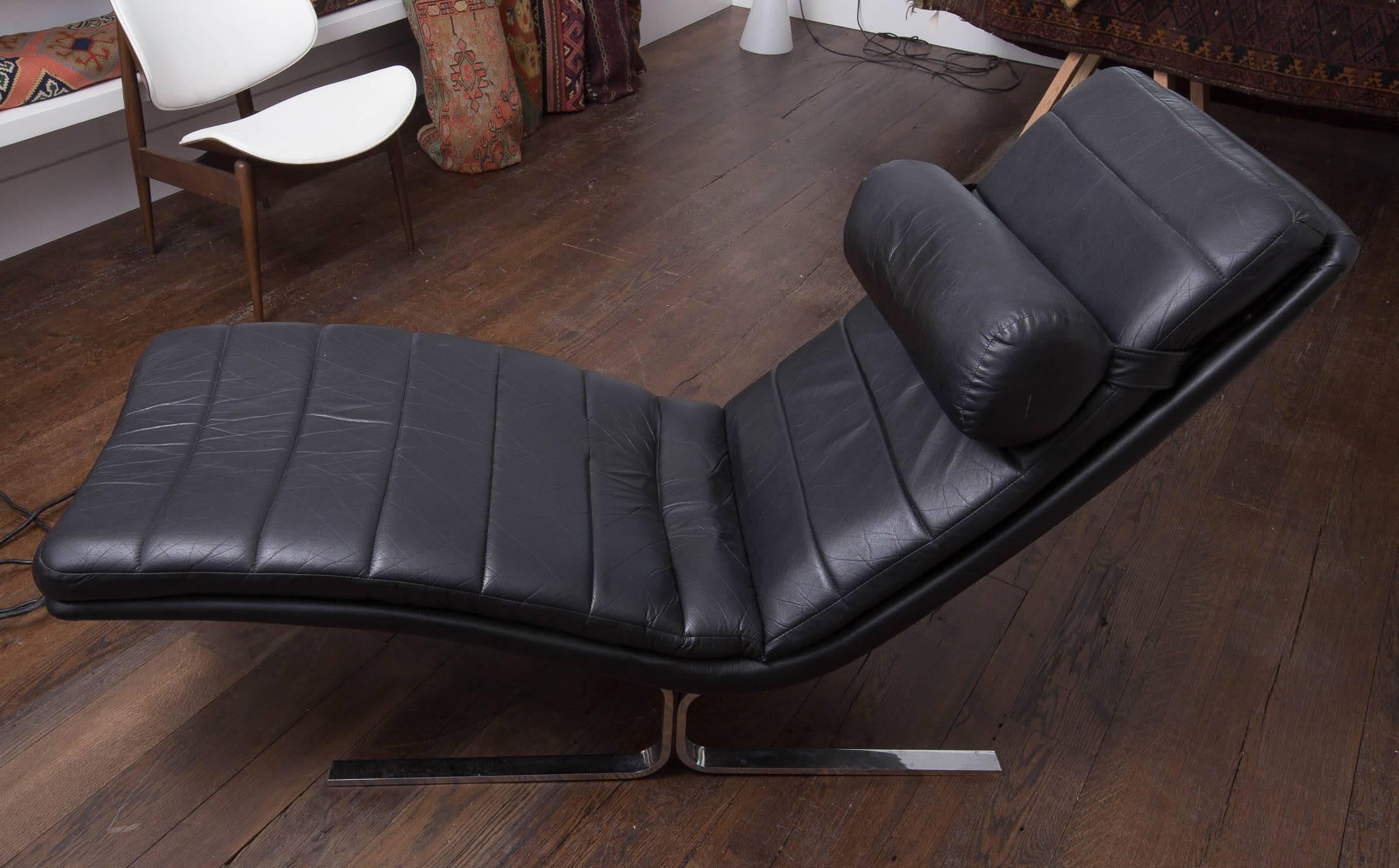 Probber sturdy chaise.