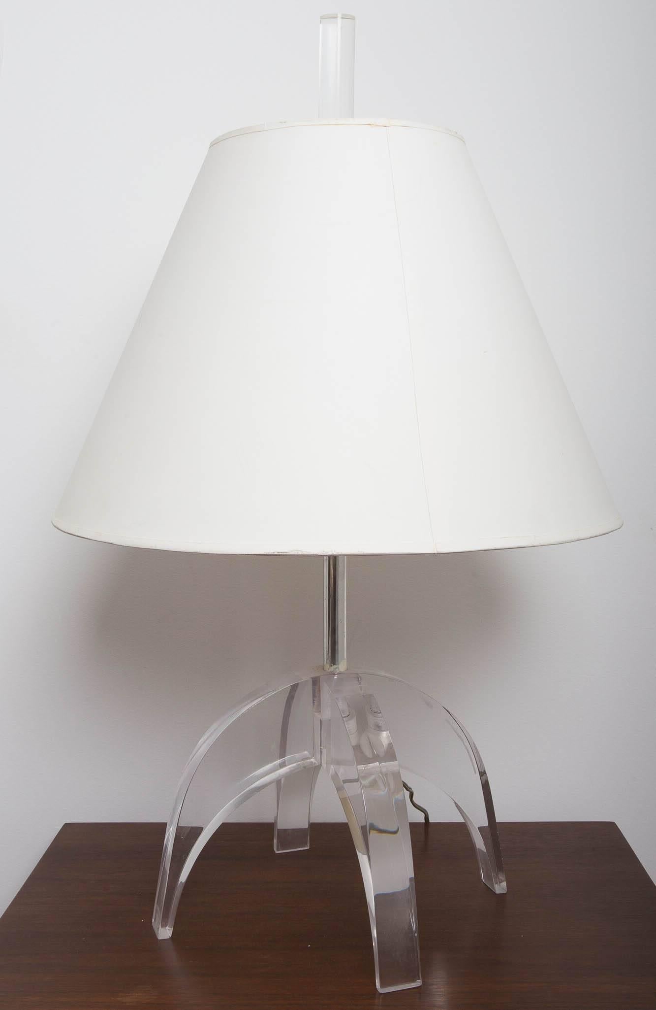 Mid-20th Century Pair of Lucite Lamps For Sale
