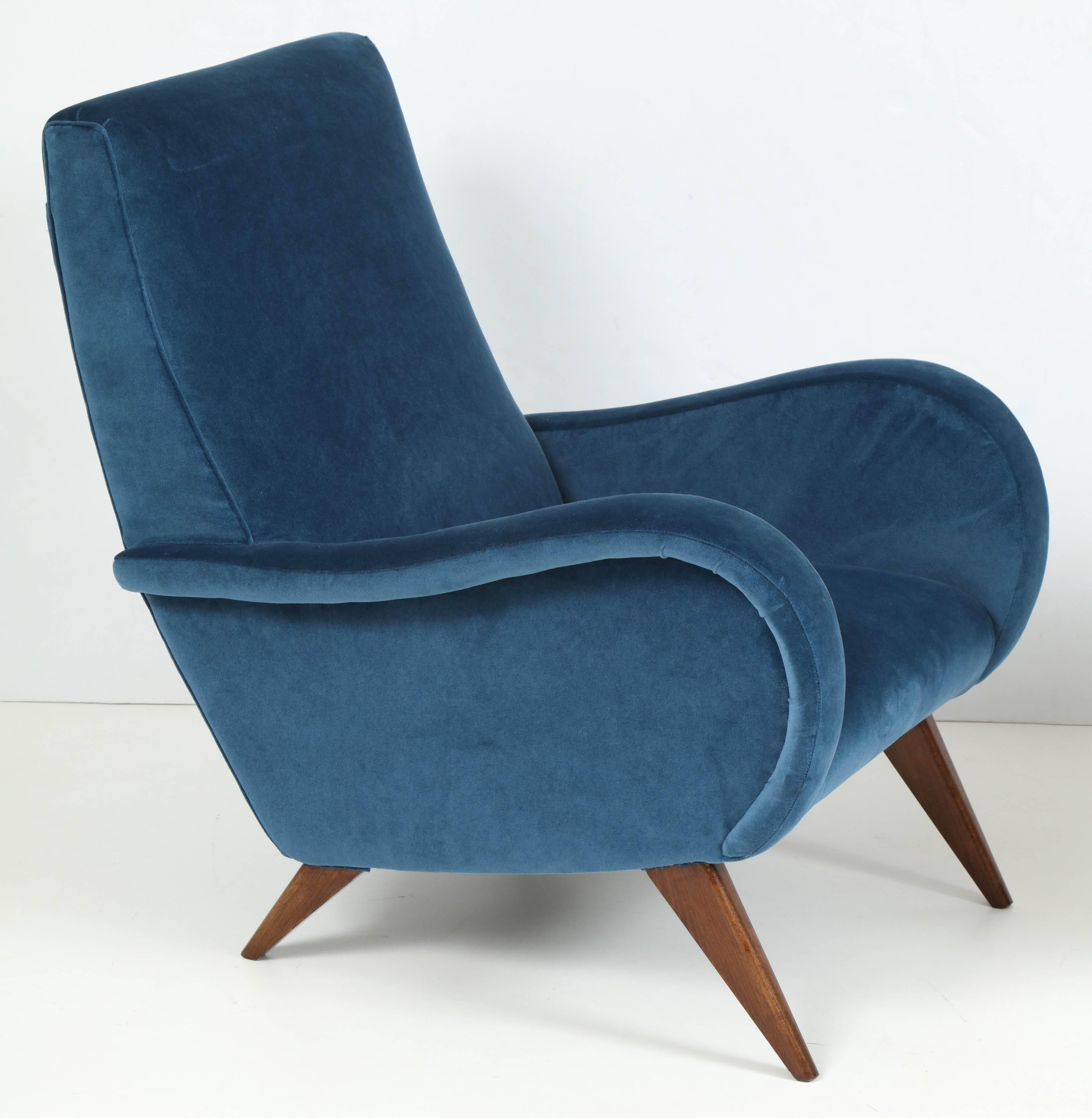 Pair of Mid-Century Italian Marco Zanuso style Armchairs in Blue Velvet 3