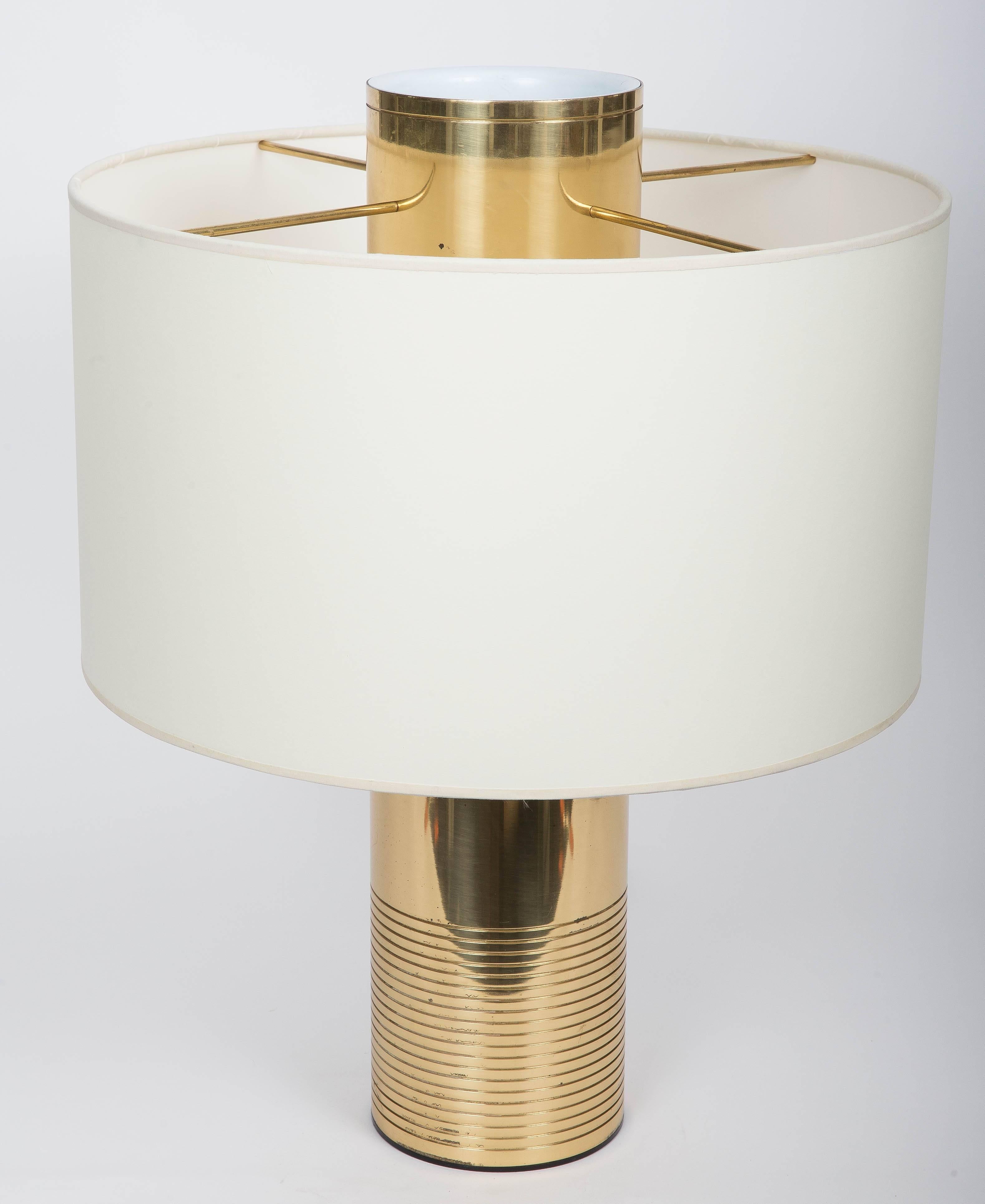 Modern brass cylinder table lamp, Italy, circa 20th century. 

Clean and elegant cylindrical base with a custom shade that sits atop four prongs; top light socket in addition to four around the sides, amounting to five total. 

Lamp has been