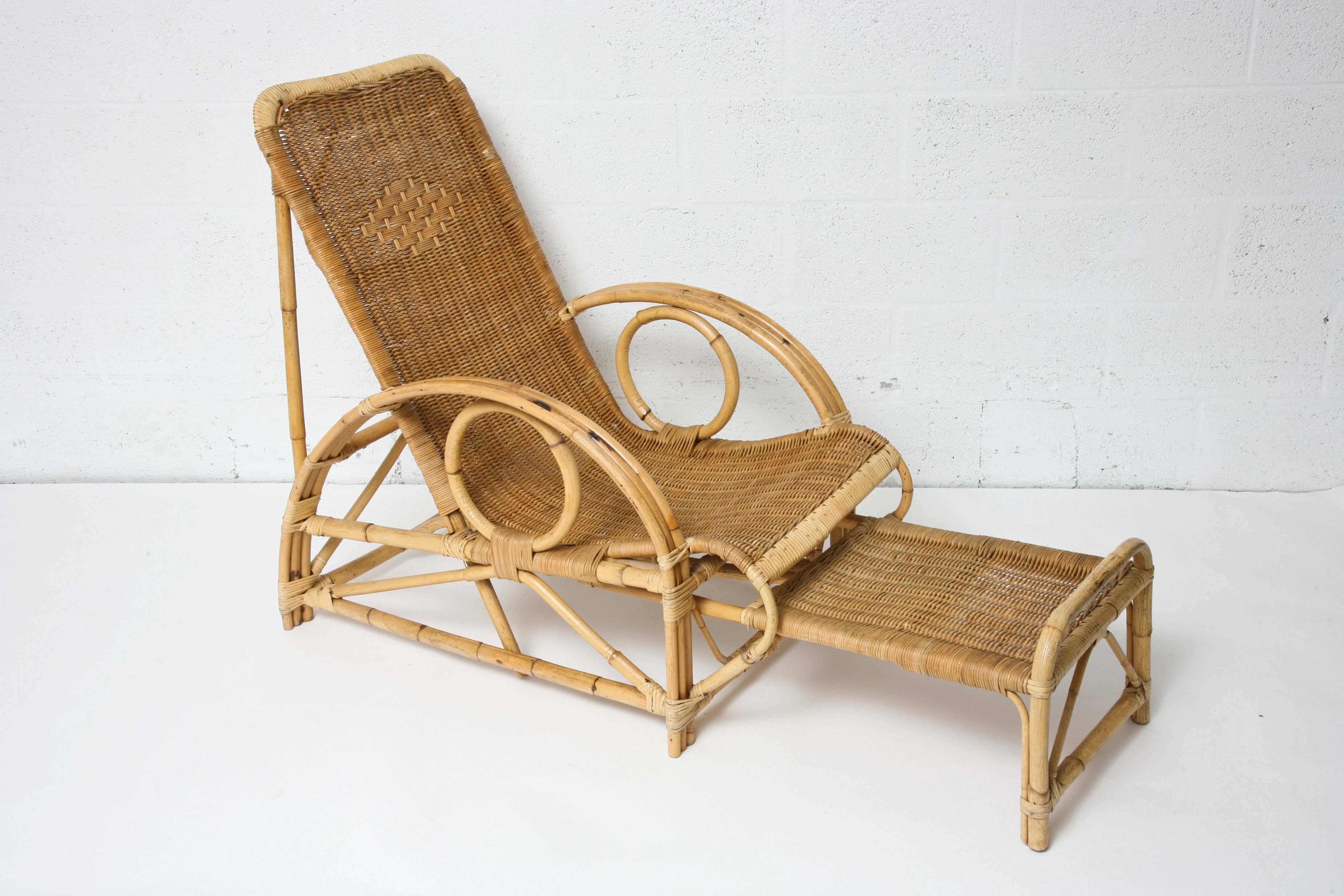 Beautiful and comfortable French bamboo and rattan longue chaise with legs extension and great details. Measures: 68 inches with extension.