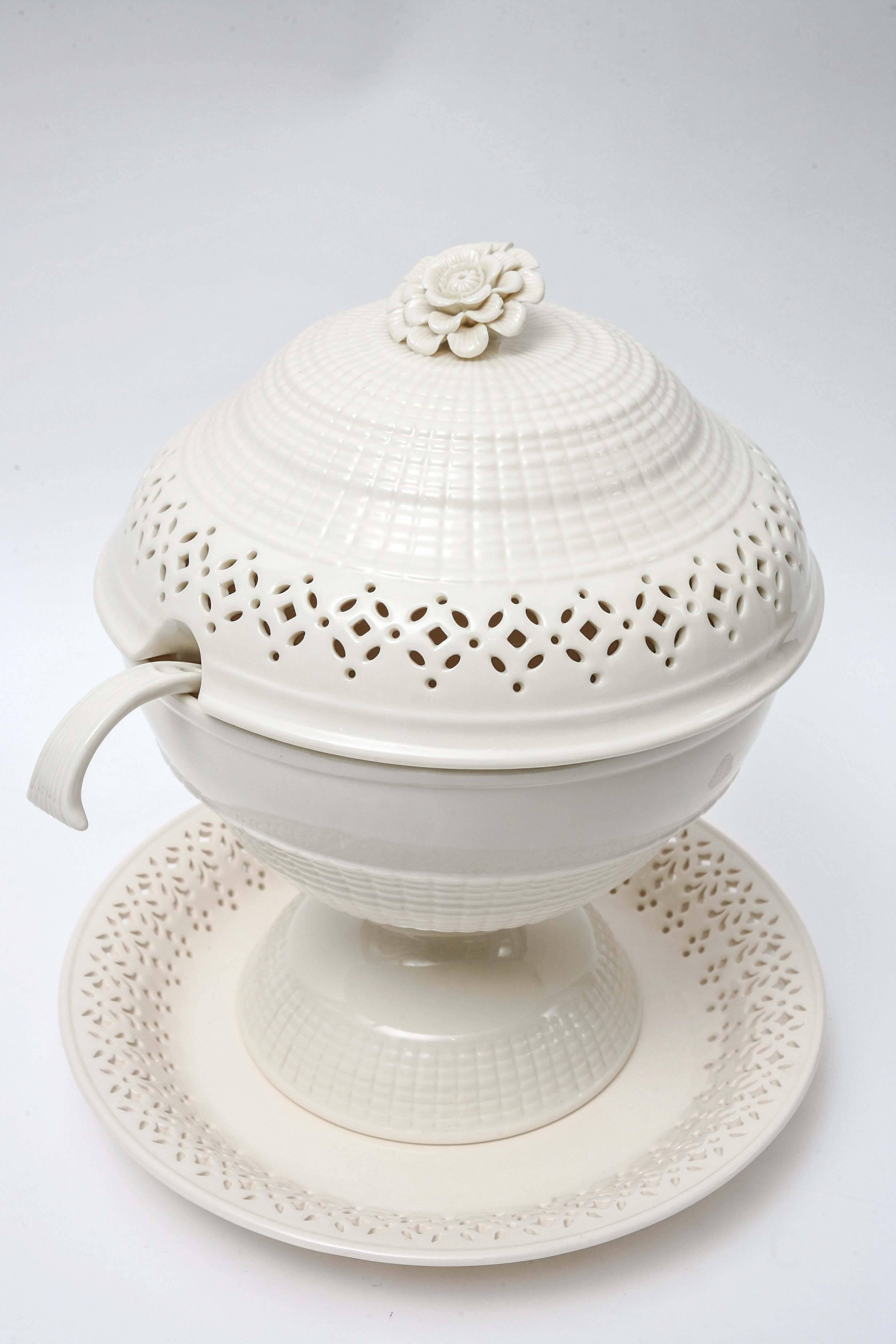 Cream Ware Tureen, Large and Impressive, Flower Finial, Undertray and Ladle In Good Condition In West Palm Beach, FL