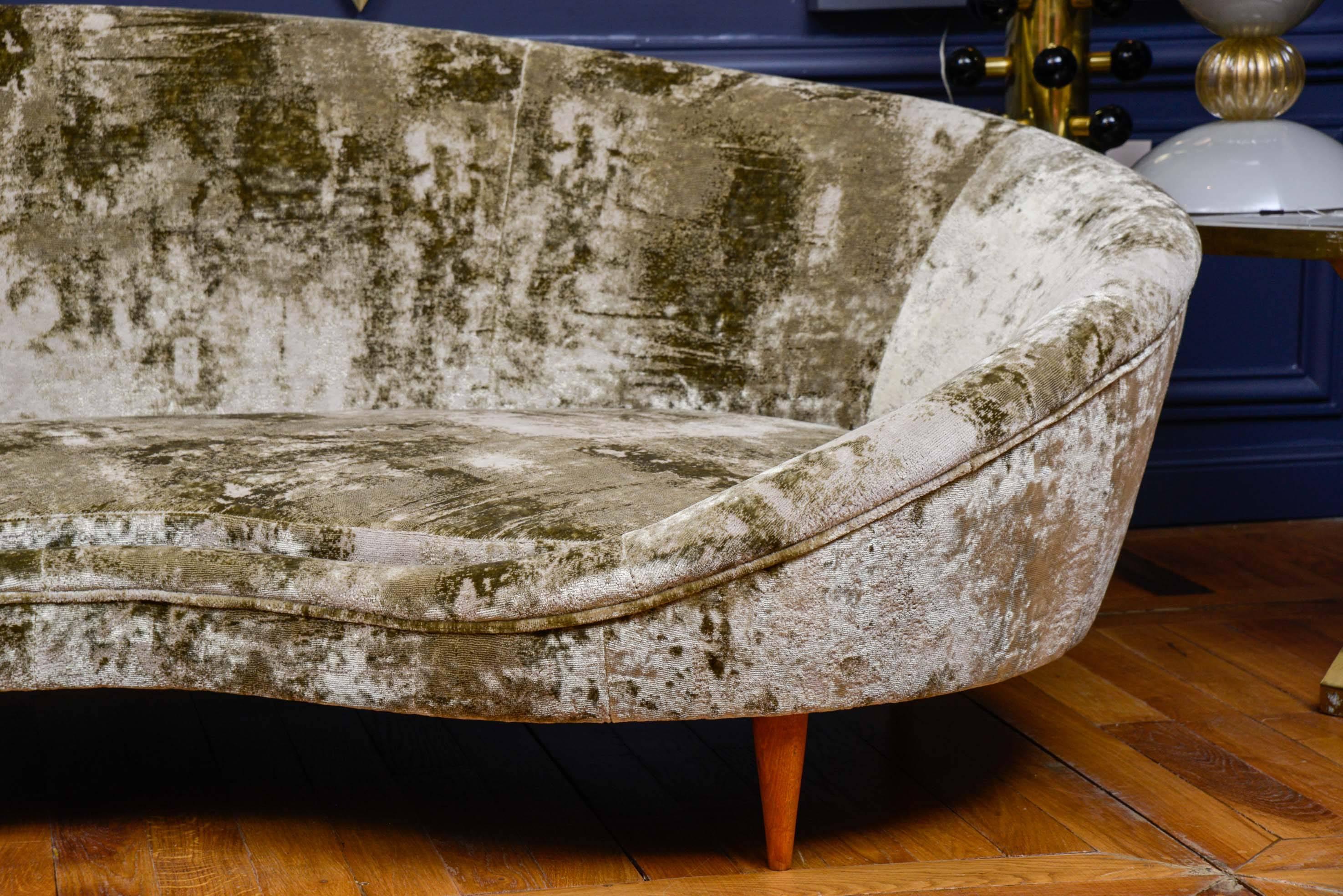 Modern Italian Vintage Sofa﻿