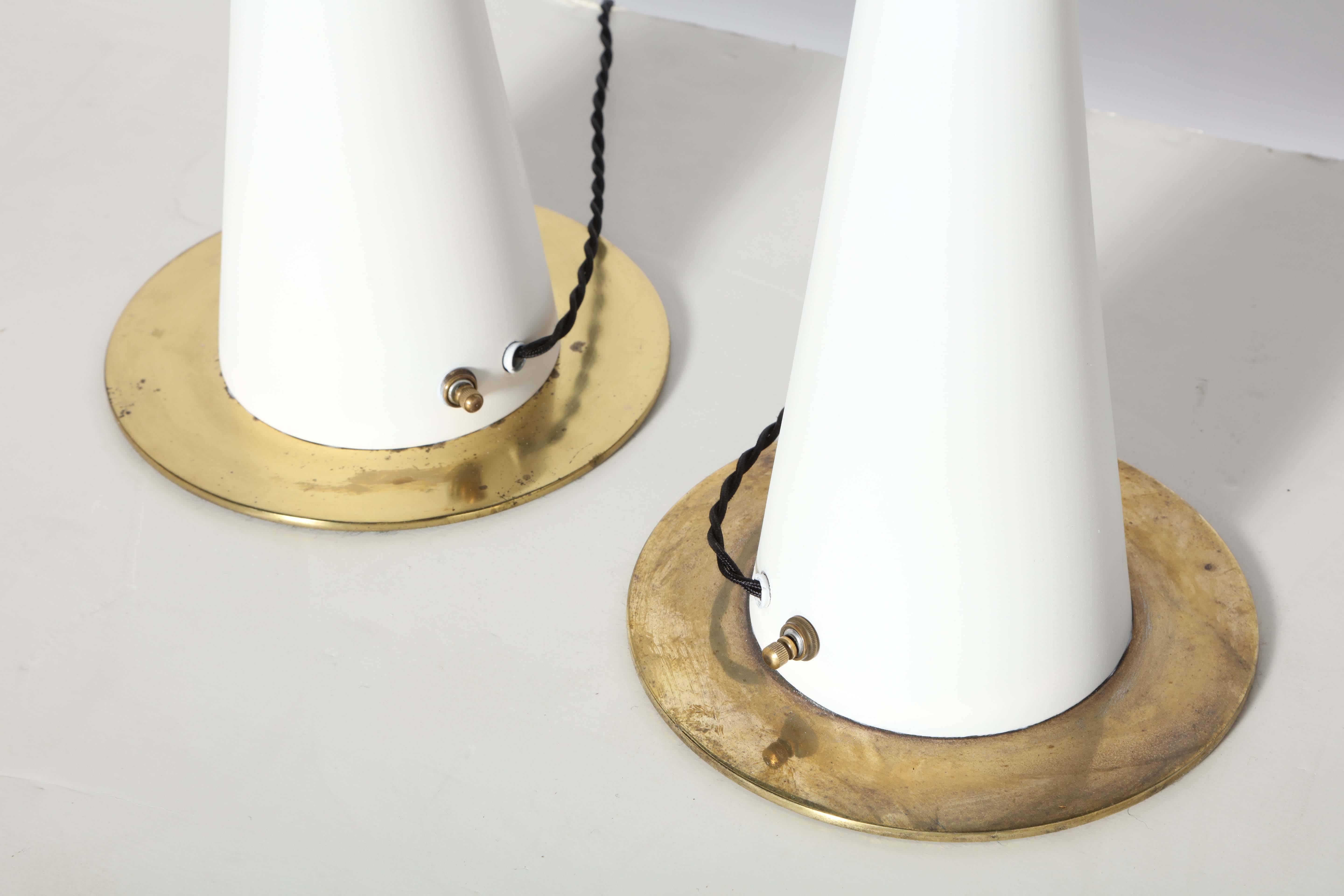 Pair of 1950s Stewart Ross White and Brass Table Lamps In Good Condition In Bainbridge, NY