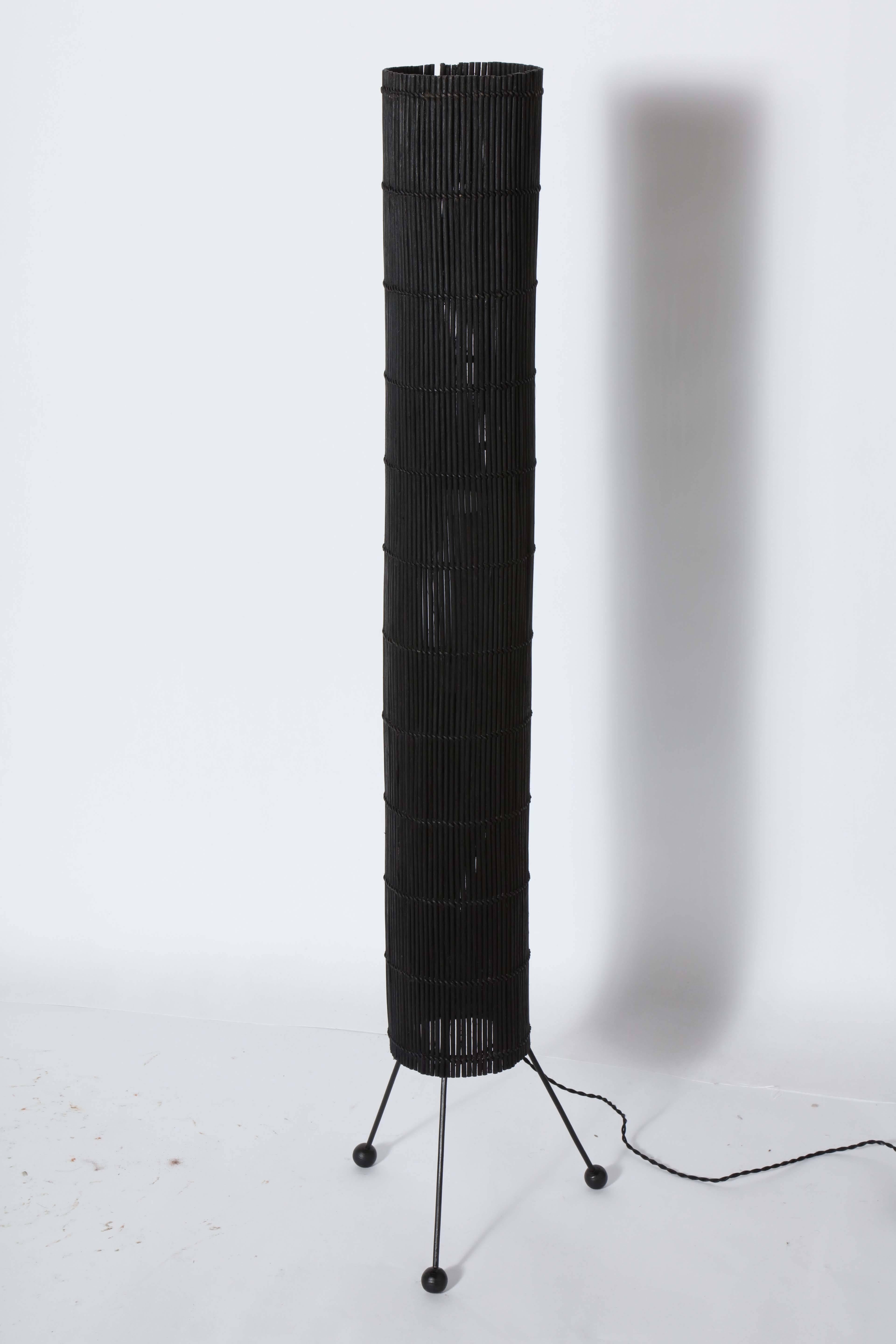 Tony Paul Style California Modern Black Wicker Cylinder Floor Lamp, 1950s  In Good Condition For Sale In Bainbridge, NY
