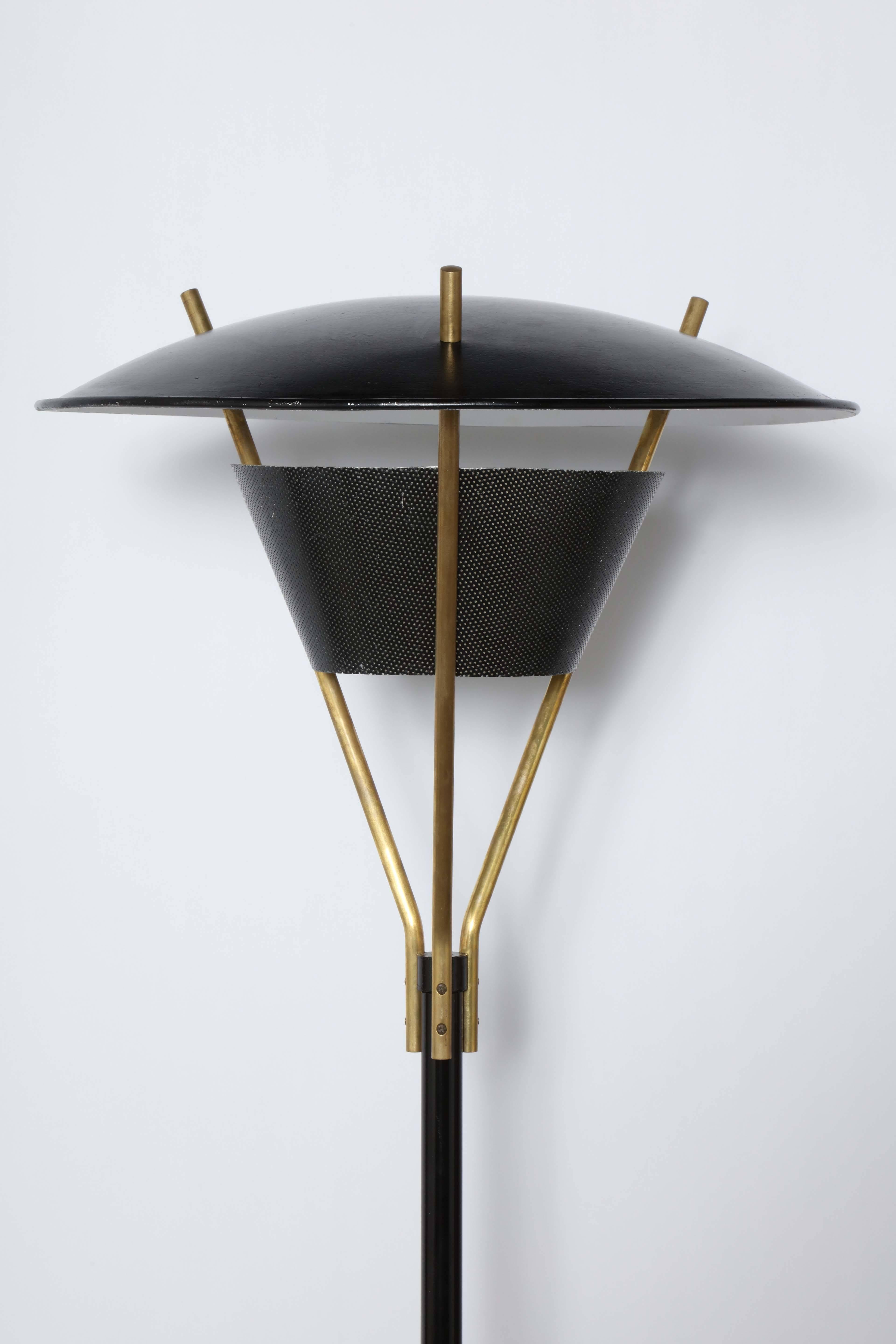 Mid-Century Modern Tall Thomas Moser Black Enamel and Brass Floor Lamp with Black Shade, 1950s 