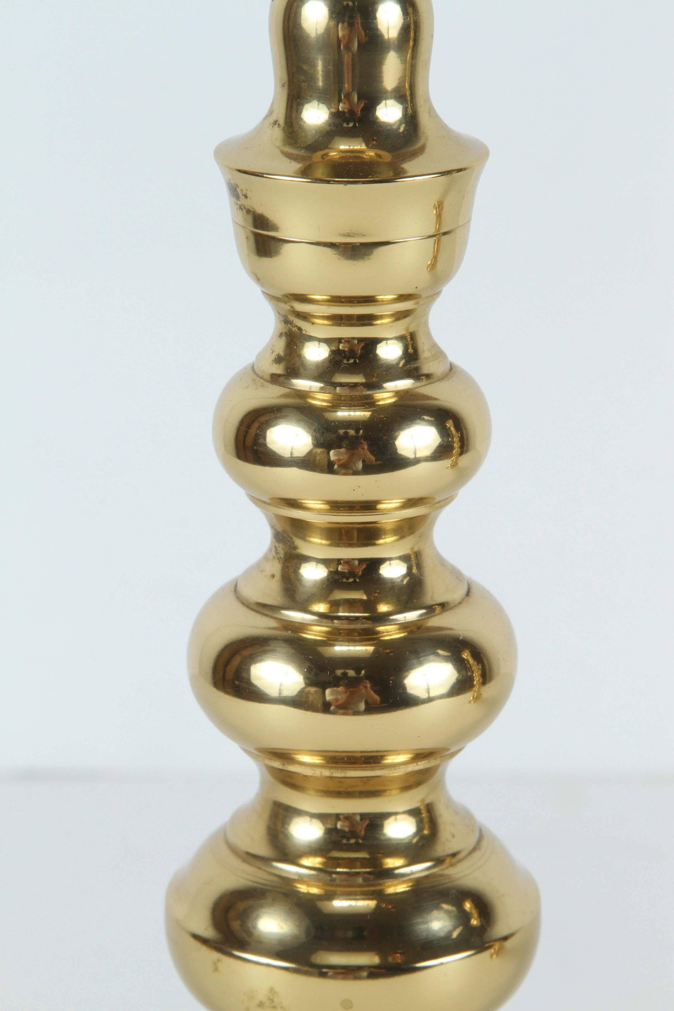 Pair of Polished Victorian Brass Candlesticks In Good Condition In North Hollywood, CA