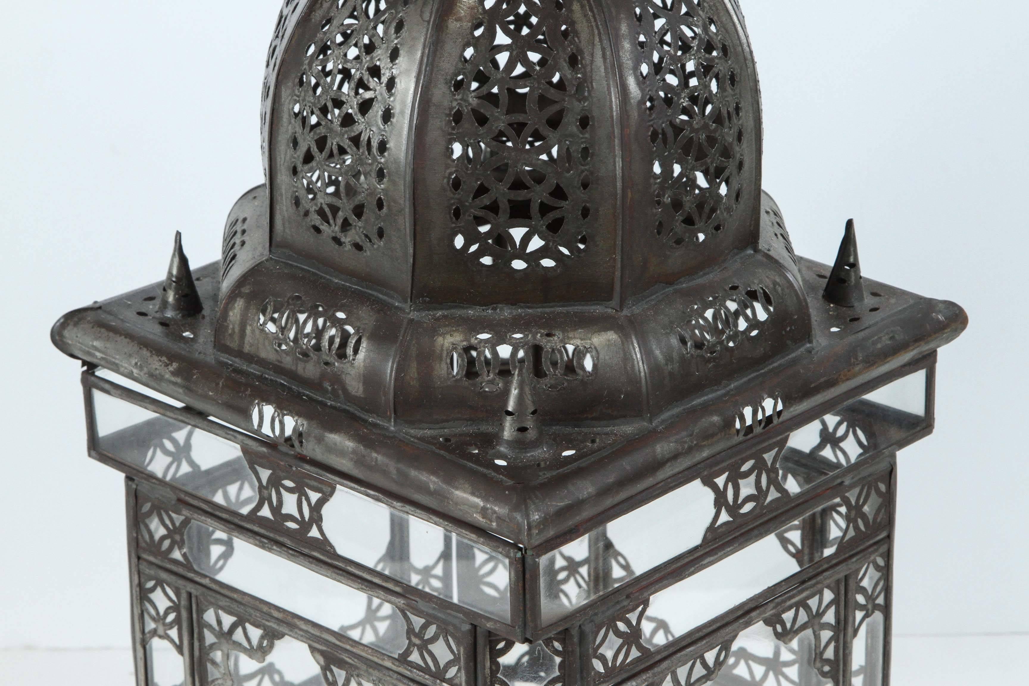 Moroccan Moorish Clear Glass Lantern with Filigree Design In Good Condition For Sale In North Hollywood, CA