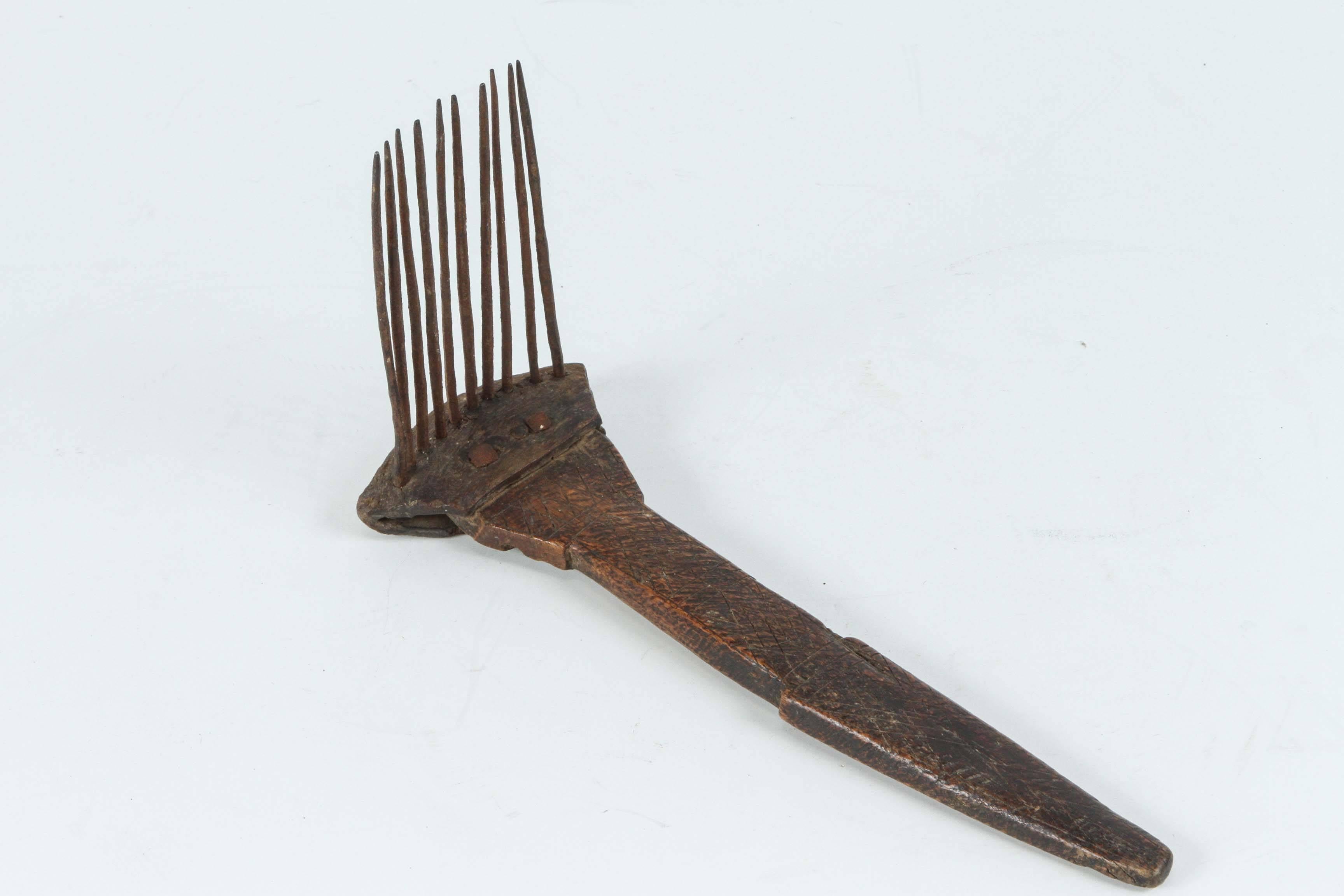 Marocain Antique peigne berbère marocaine tribale en laine berbère en vente