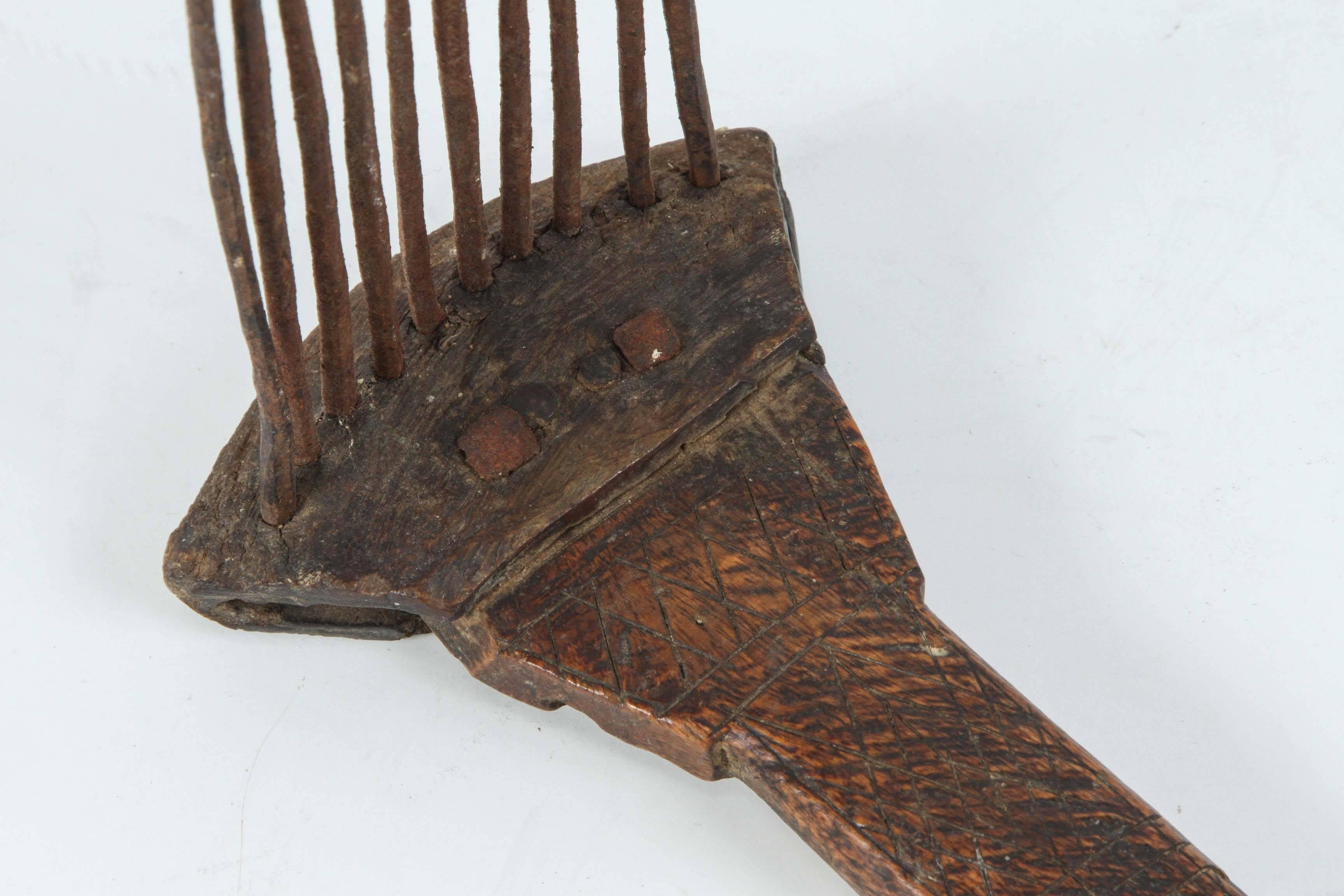 Hand-Carved Antique Moroccan Tribal Berber Wool Comb For Sale