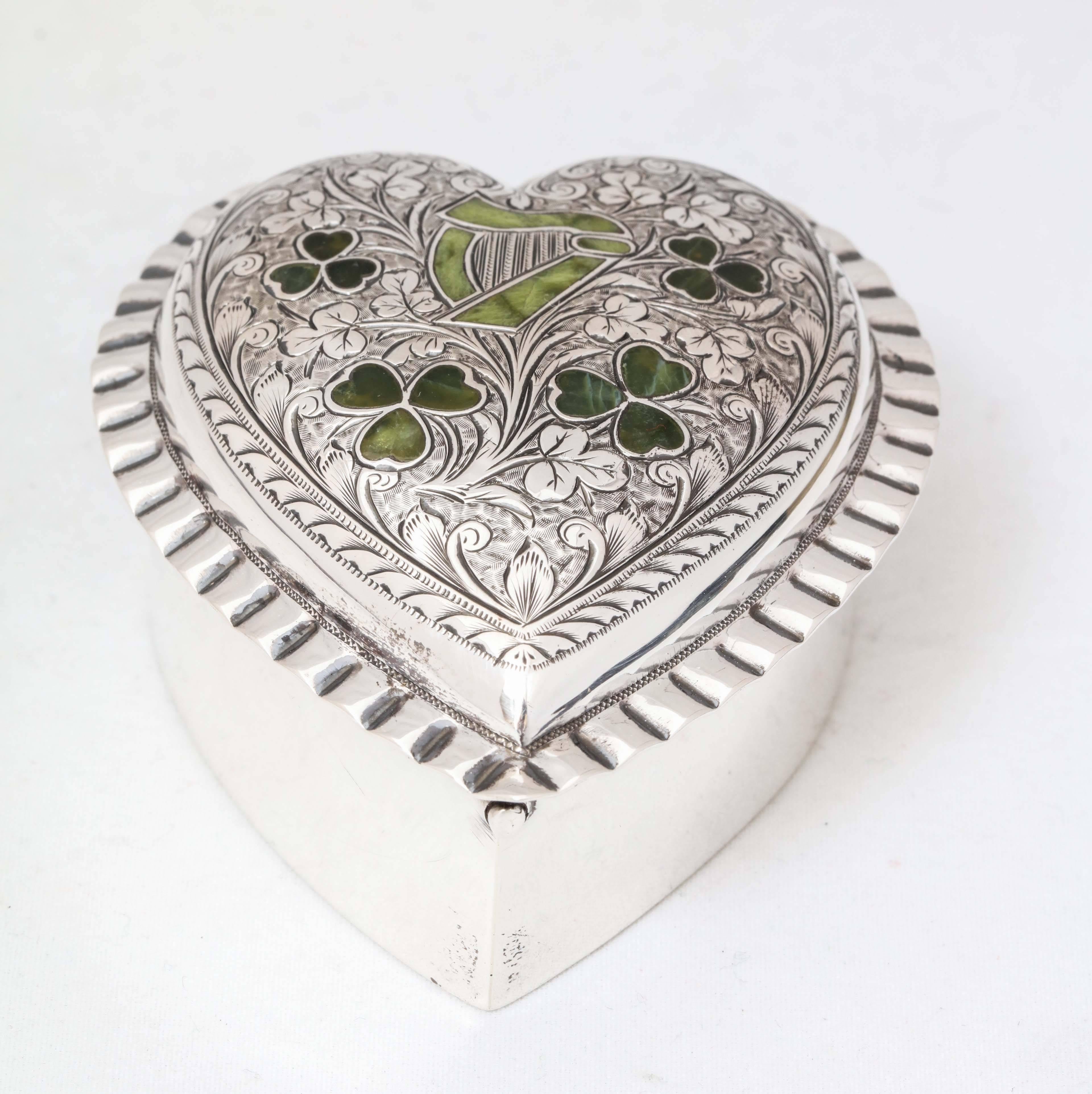 Edwardian, rare, sterling silver and agate heart form box with hinged lid, made for the Irish market, Birmingham, England, 1901, J. Cook & Son makers. Lid is decorated with dark green agate Irish clovers and a lighter green agate Irish harp.