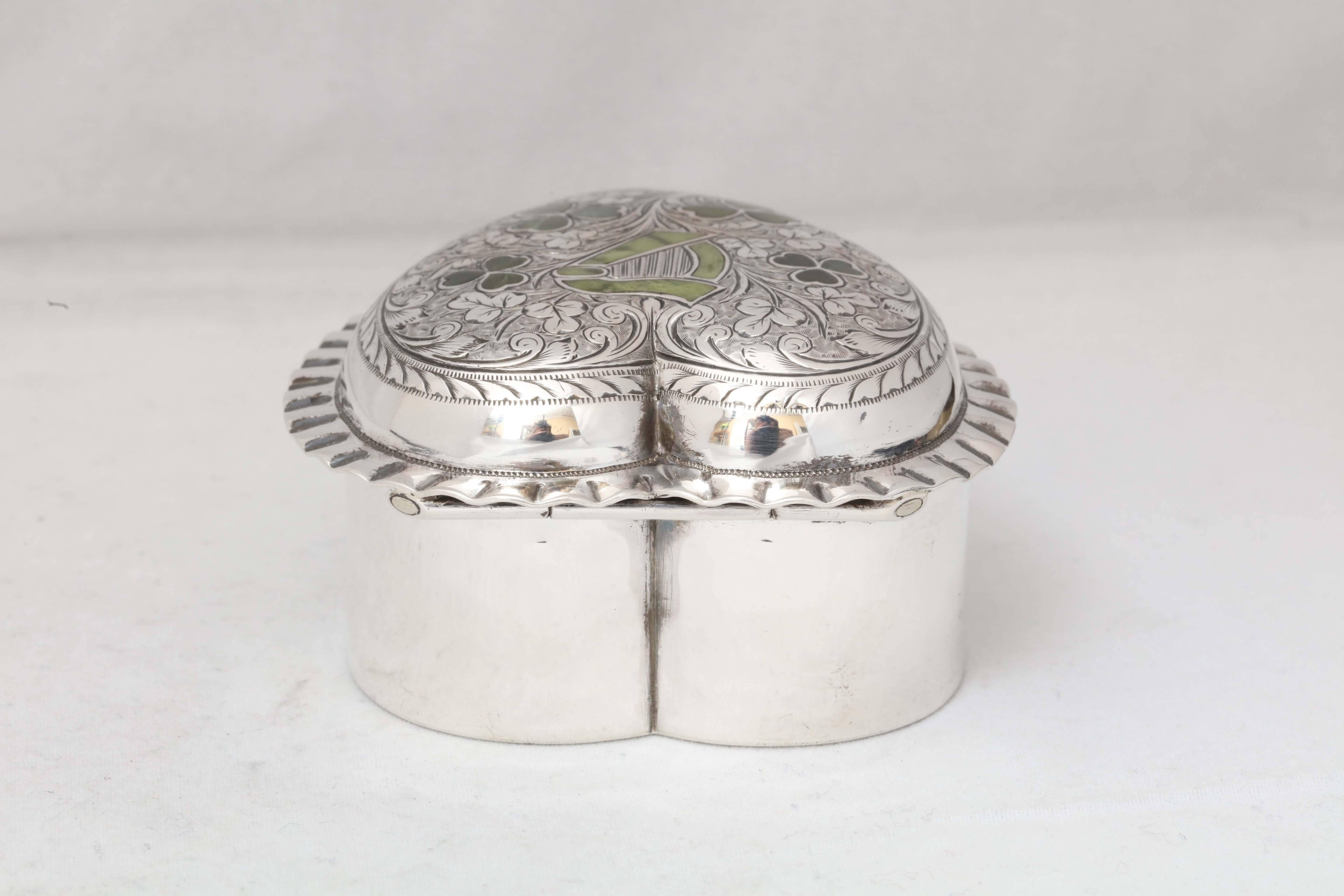 Edwardian Sterling Silver and Agate Heart Form Box with Hinged Lid, Irish Motif 4