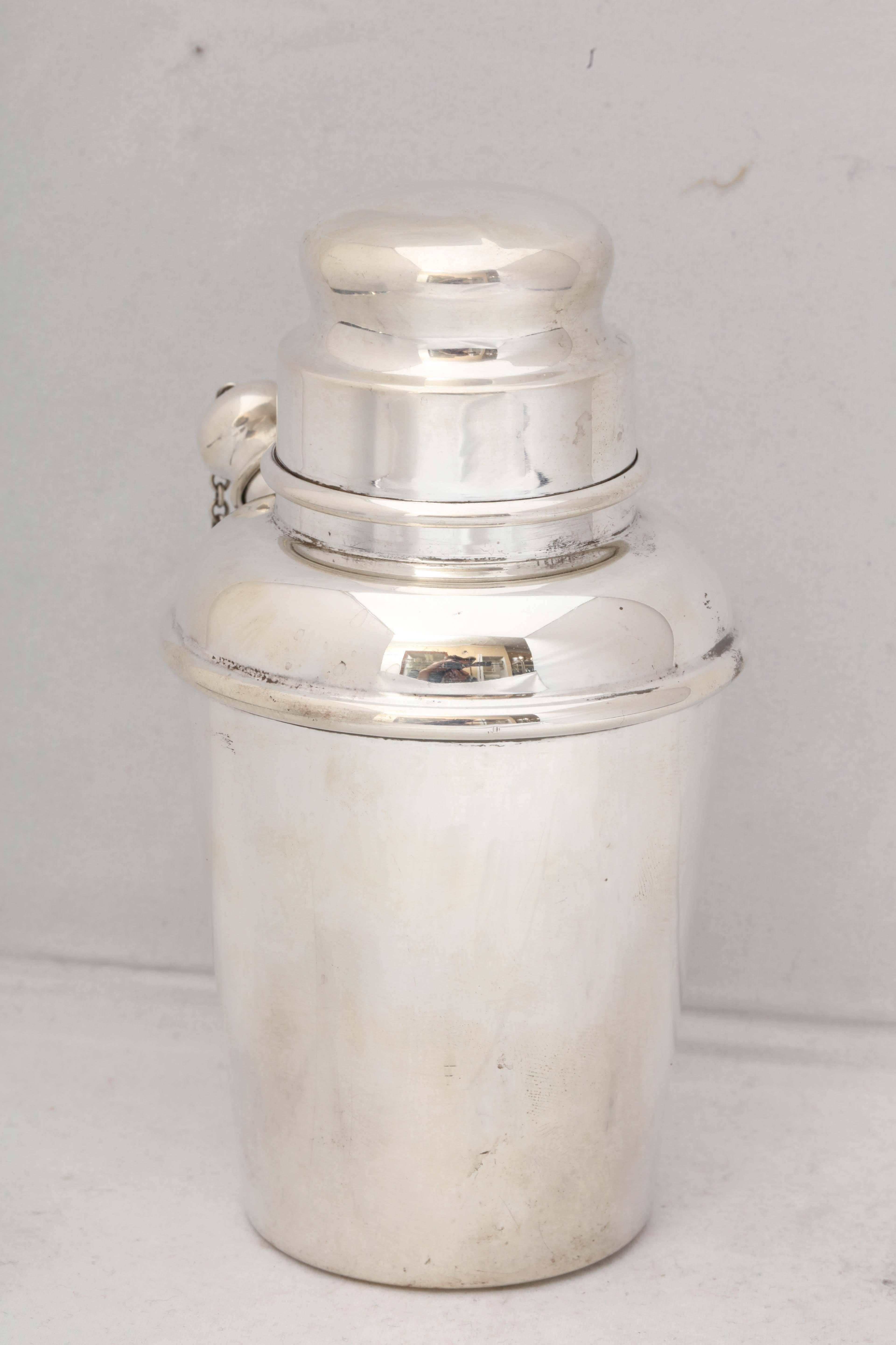 Art Deco Style Sterling Silver Cocktail Shaker In Excellent Condition In New York, NY