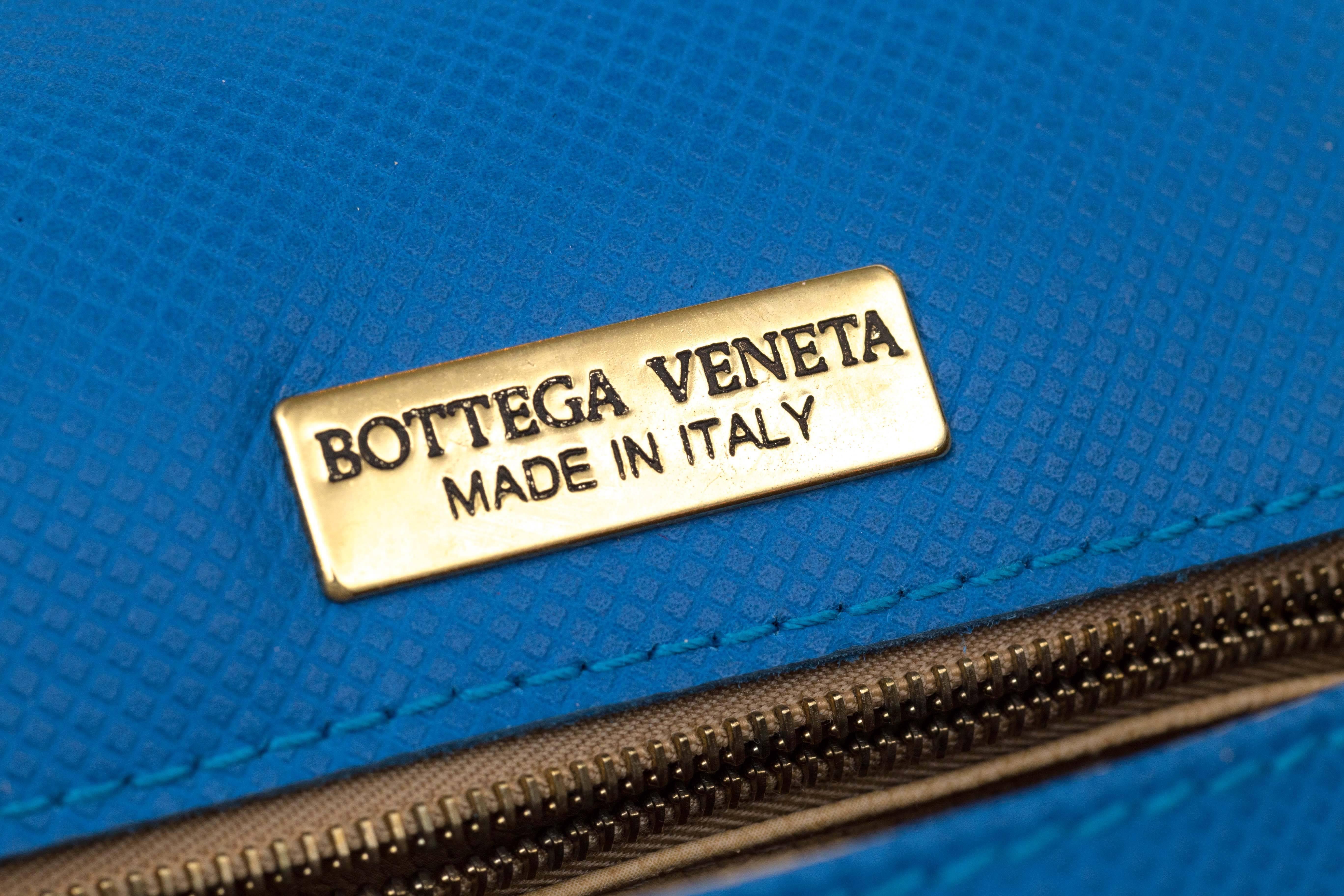 A Cyan Blue Bottega Veneta made in Italy Handbag. Like new rarely used. 