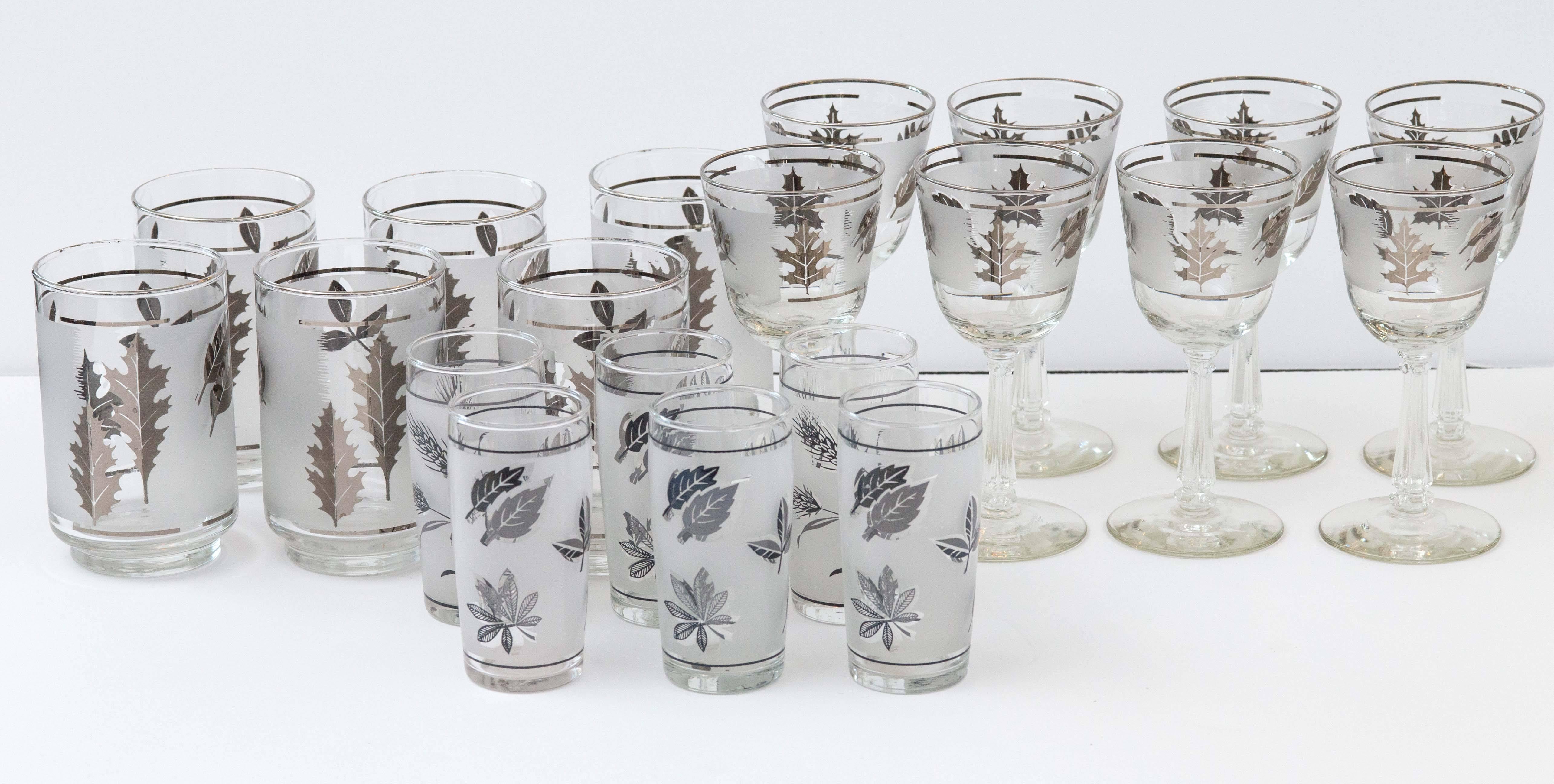 Mid-Century Modern 20 Magnificently Mad Regency Mid-Century Frosted Silver Leaf Barware by