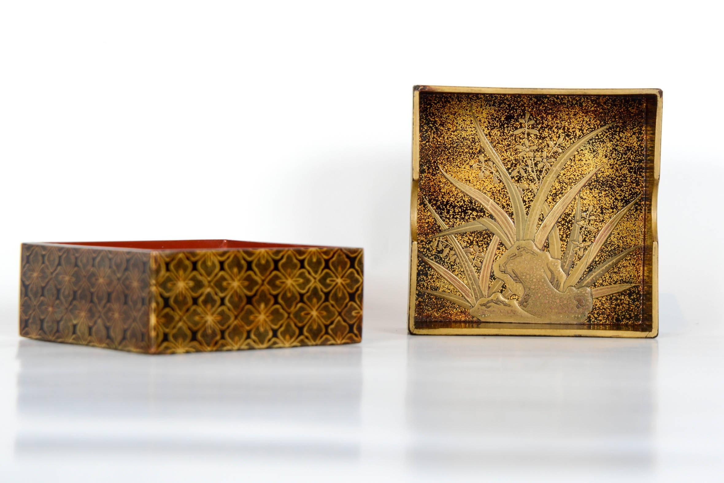 Mid-19th Century 19th Century Black and Gold Japanese Lacquered Kobako Mon Koriyama (Box)