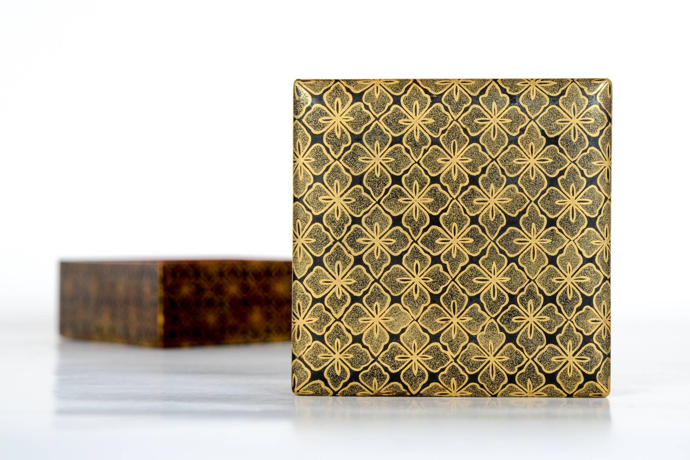 19th Century Black and Gold Japanese Lacquered Kobako Mon Koriyama (Box) 1
