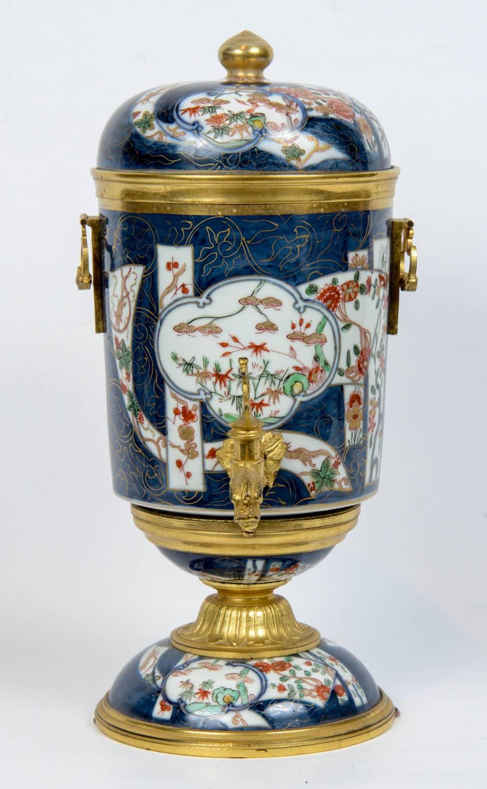 Perfume fountain in Imari porcelain. Gilt bronze mounts.

Porcelain: Imari, Japan, Edo.
Gilt bronze mounts: France, 18th century.

Measures: Height 28 cm, diameter 12 cm.