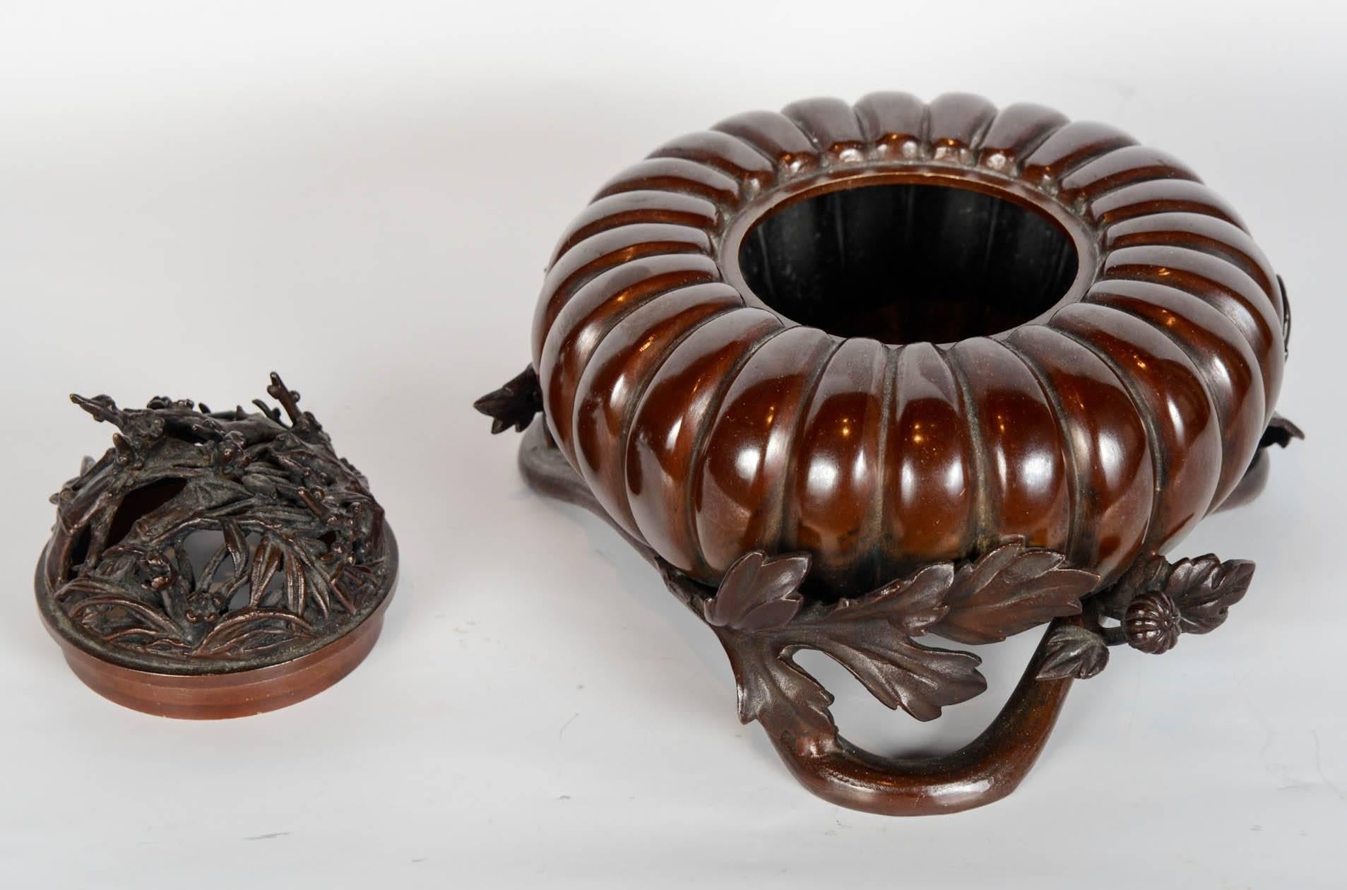 Late 19th Century 19th Century Meiji Japanese Bronze Pumpkin Incense Burner (Brûle Parfum)