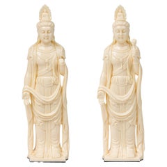 Paire de figurines chinoises Kwanyin de couleur beige