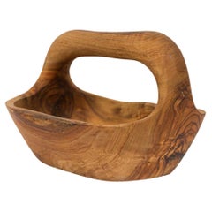 Panier rustique-moderne en bois d'olivier, motif sculpté, États-Unis, XXe siècle