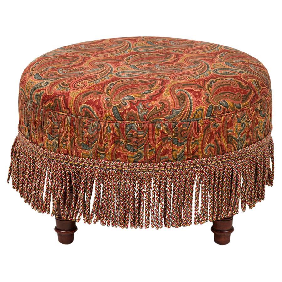 Pouf circolare in stile vittoriano, tessuto Paisley, gambe tornite, XIX secolo