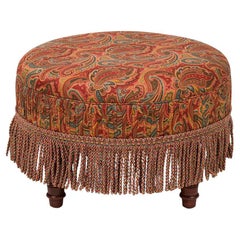 Pouf circolare in stile vittoriano, tessuto Paisley, gambe tornite, XIX secolo
