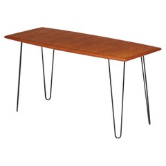 Table basse danoise du milieu du siècle en fer et teck