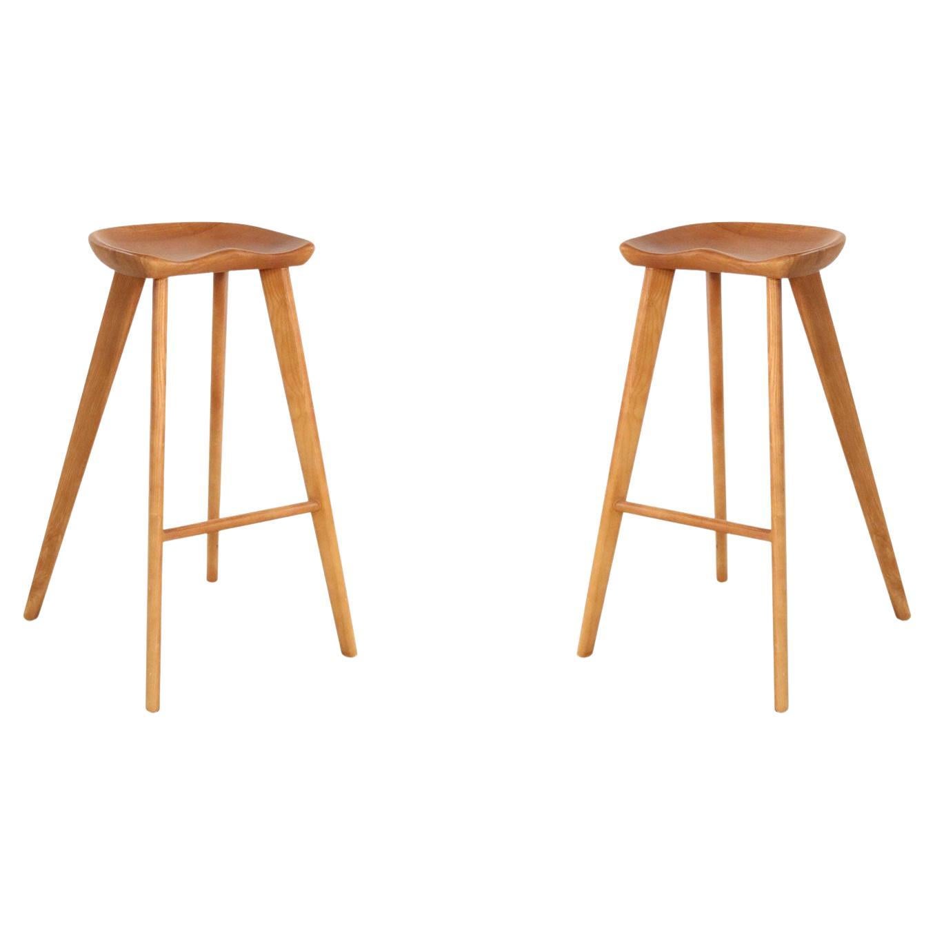 Par de taburetes de bar contemporáneos del siglo XX, con asiento tipo tractor, de madera de pino