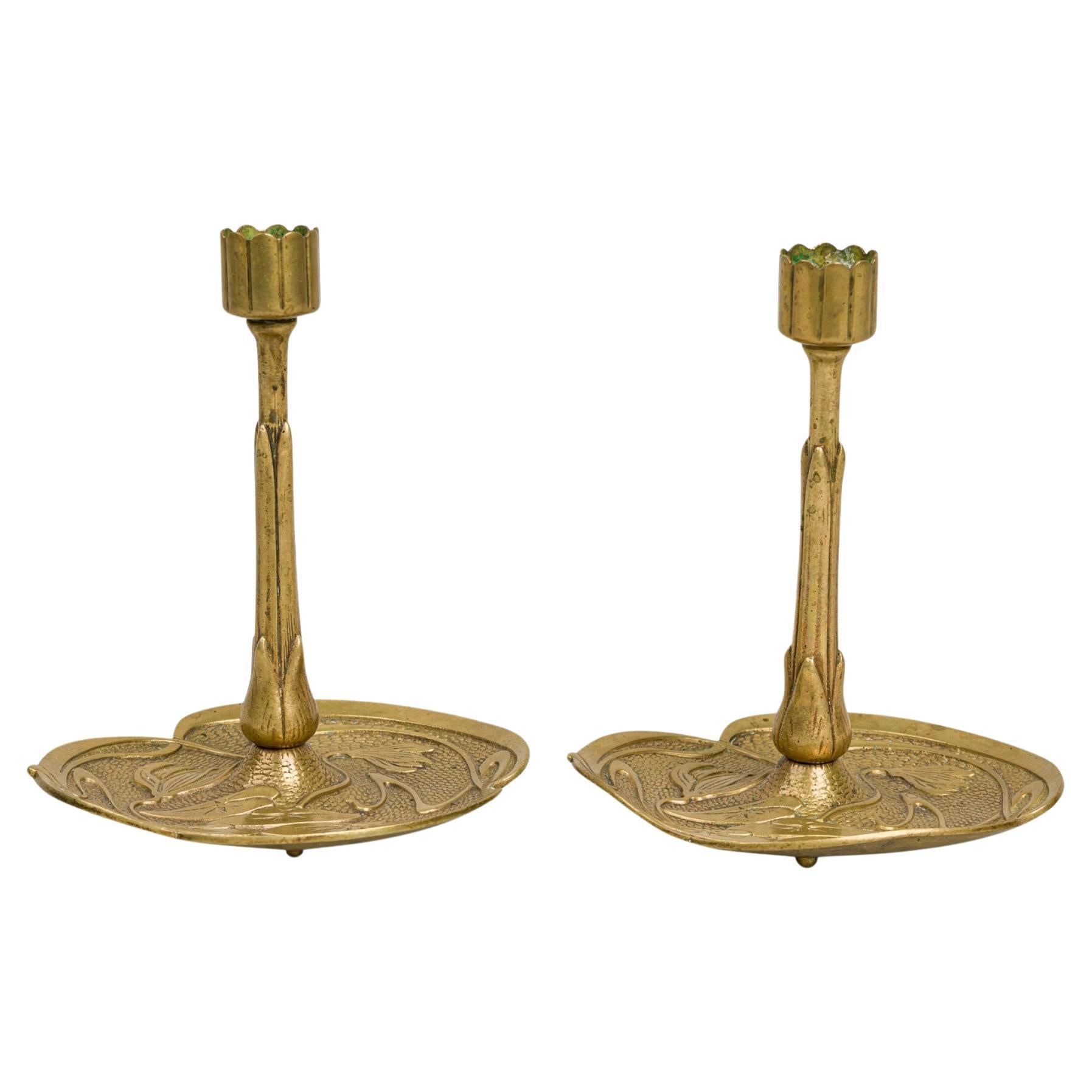 Österreichische Jugendstil-Kerzenleuchter aus Bronze in Lilienform, Ende des 19. Jahrhunderts, Paar im Angebot