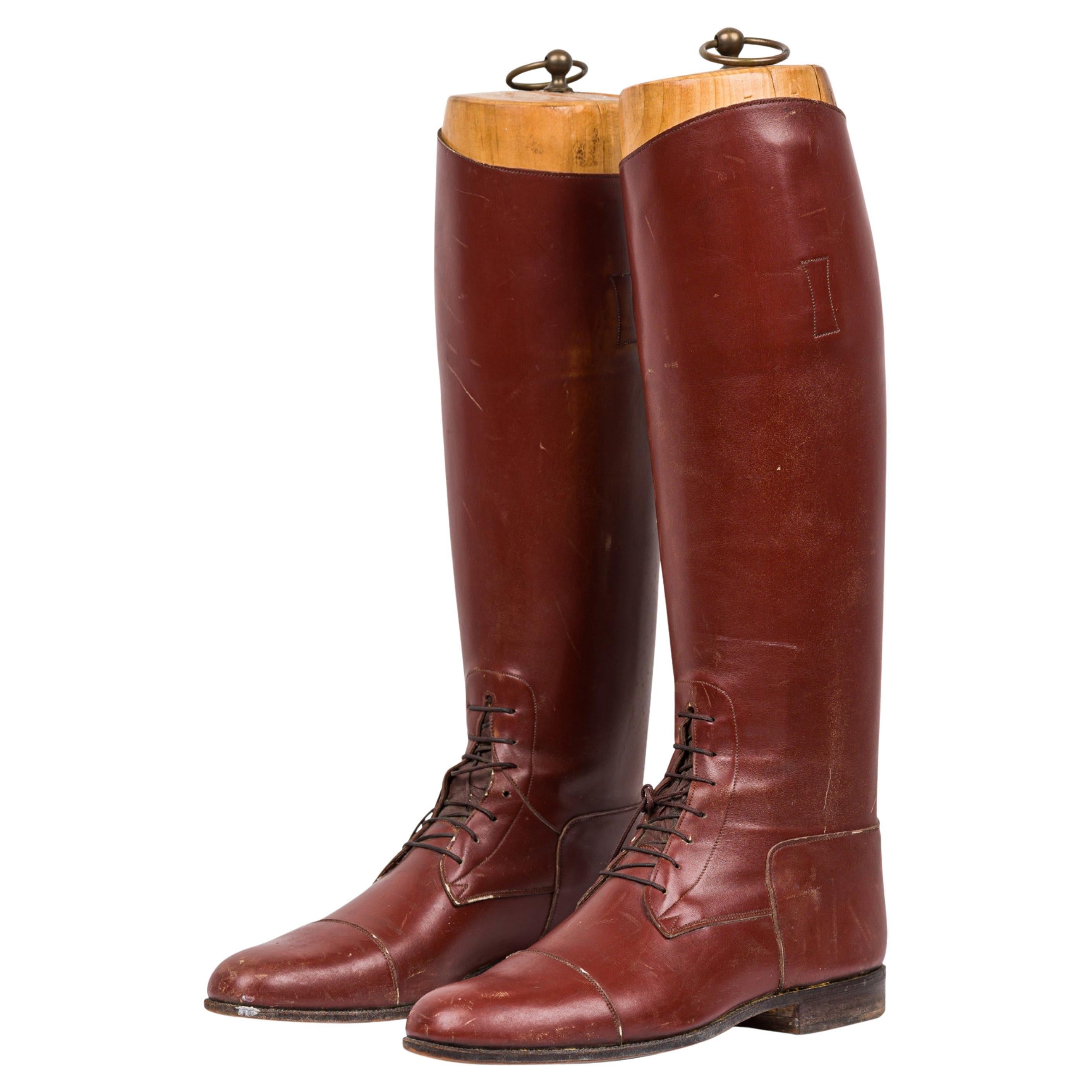 Stivali da equitazione in pelle marrone in stile vittoriano con linguetta in ottone