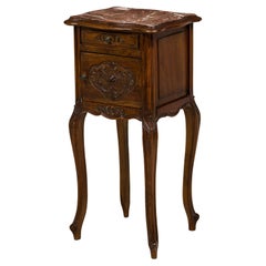 Commode de chevet Louis XV du XVIIIe siècle en noyer, avec plateau en marbre