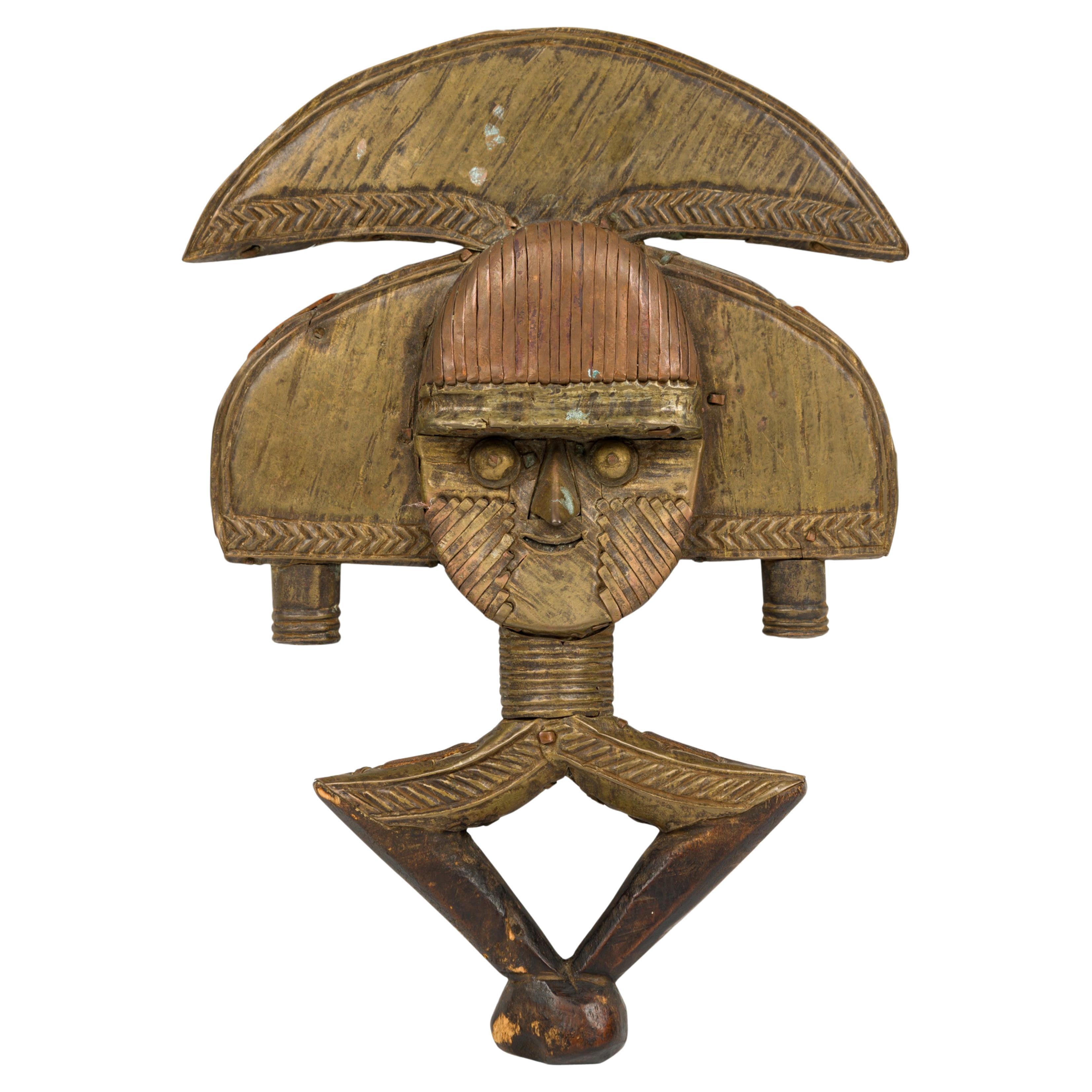 Hand-Carved Kota Mahongwe Reliquary Figure in Ebonized Wood & Copper For Sale