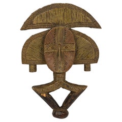 Handgeschnitzte Reliquienfigur „Kota Mahongwe“ aus geschwärztem Holz und Kupfer