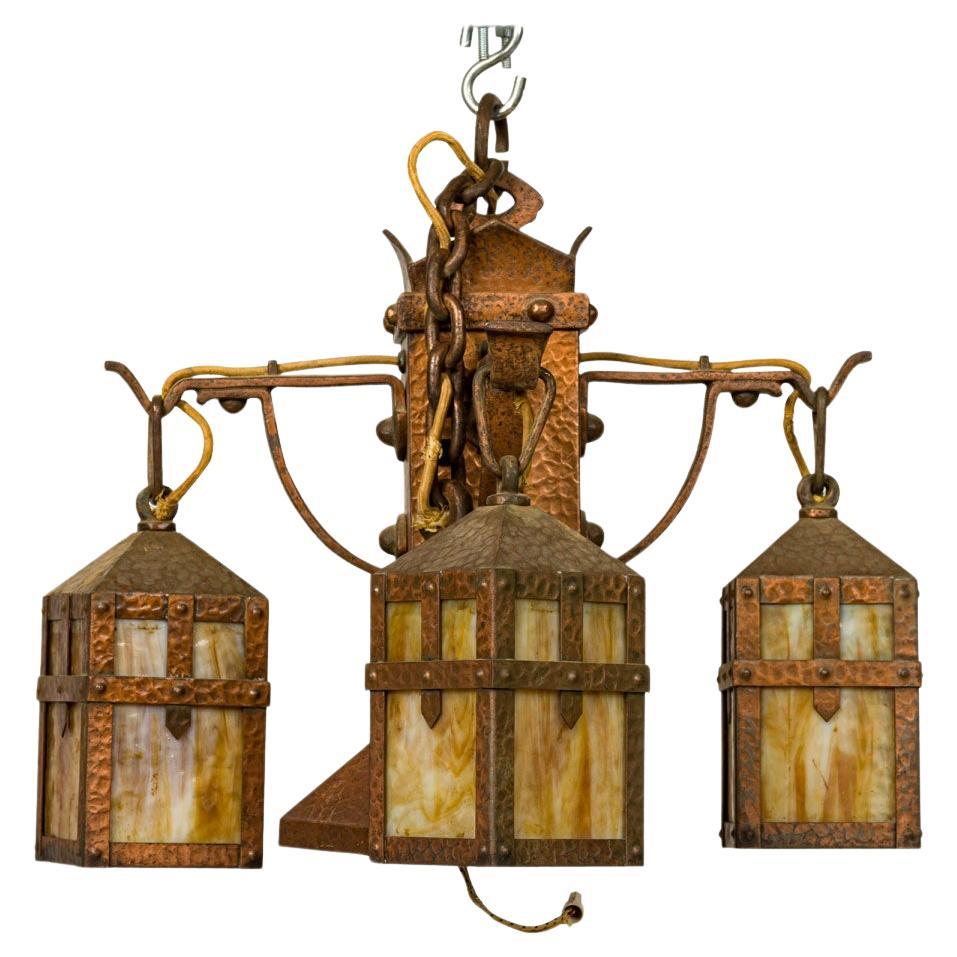 Lampadario rustico in stile Arts and Crafts del XIX secolo, in rame e vetro di scoria