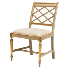 Sedia da sala in stile neoclassico italiano, color crema con rifiniture dorate, XX secolo