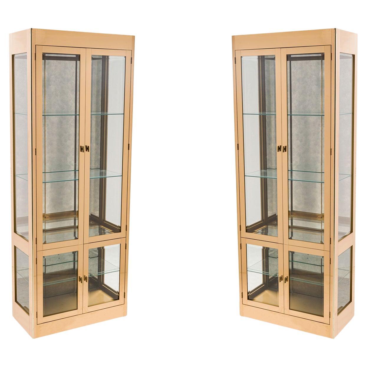 Mastercraft Pair of American Mid-Century Brass & Glass Curio Cabinets For Sale