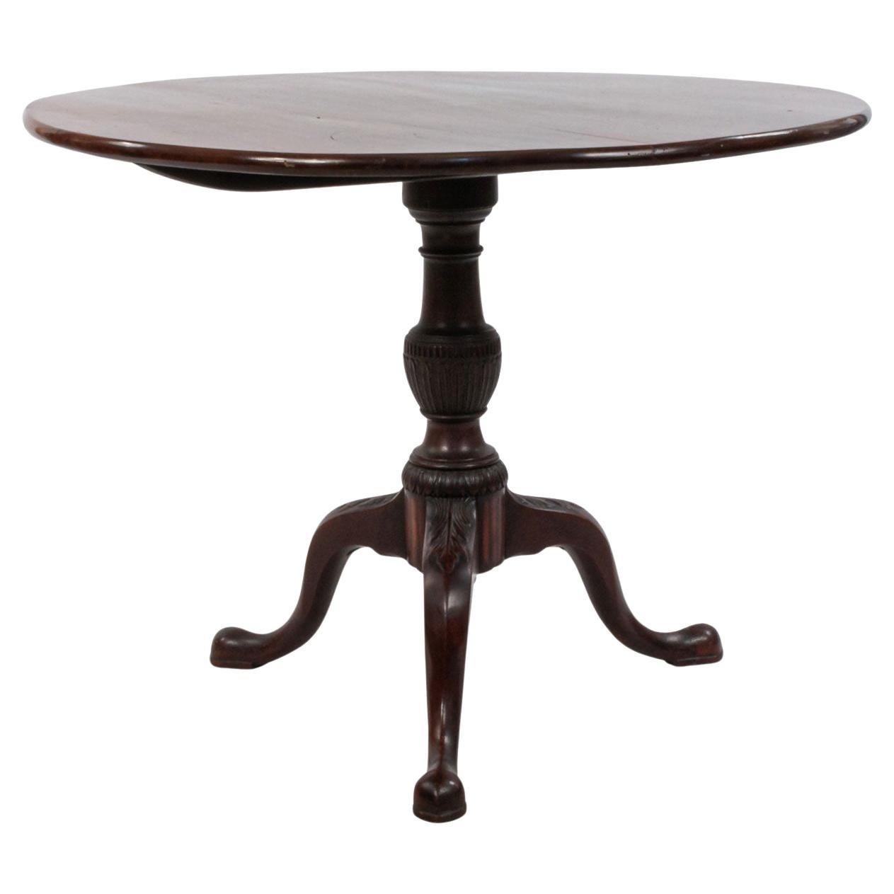 Queen Anne Mahogany Round Tilt Top Table, Cabriole Legs, 18th Century For Sale