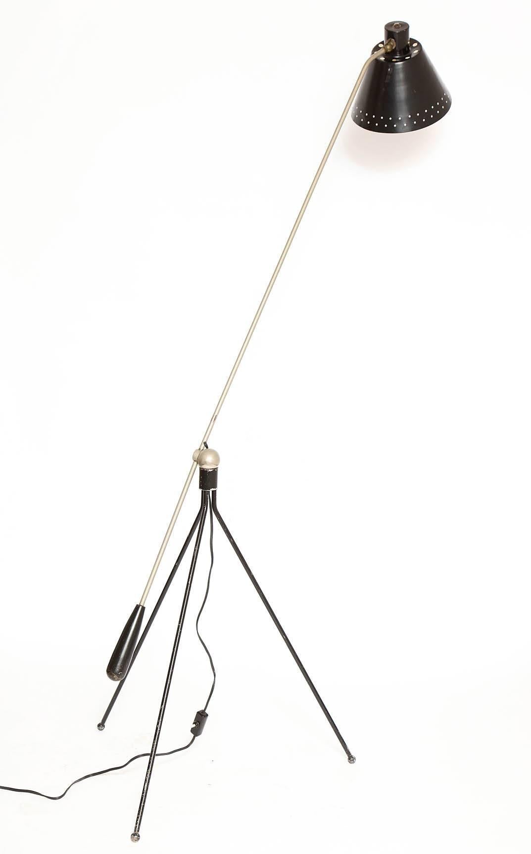 H fillekes Articulated Floor Lamp Mid Century Modern Denmark 1950's (Mitte des 20. Jahrhunderts) im Angebot