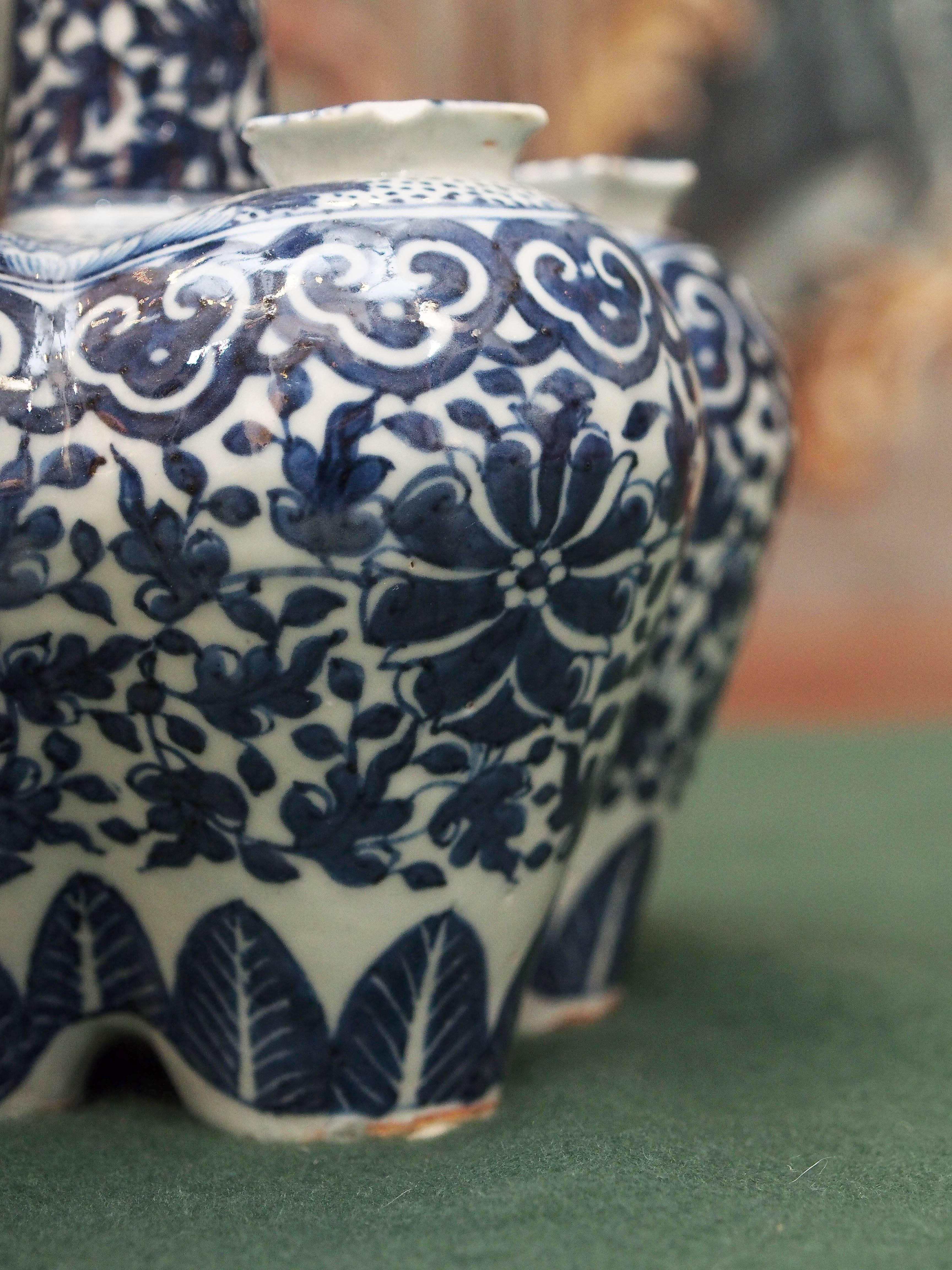 Chinese Blue and White Tulipiere with Floral Motif In Good Condition In Natchez, MS