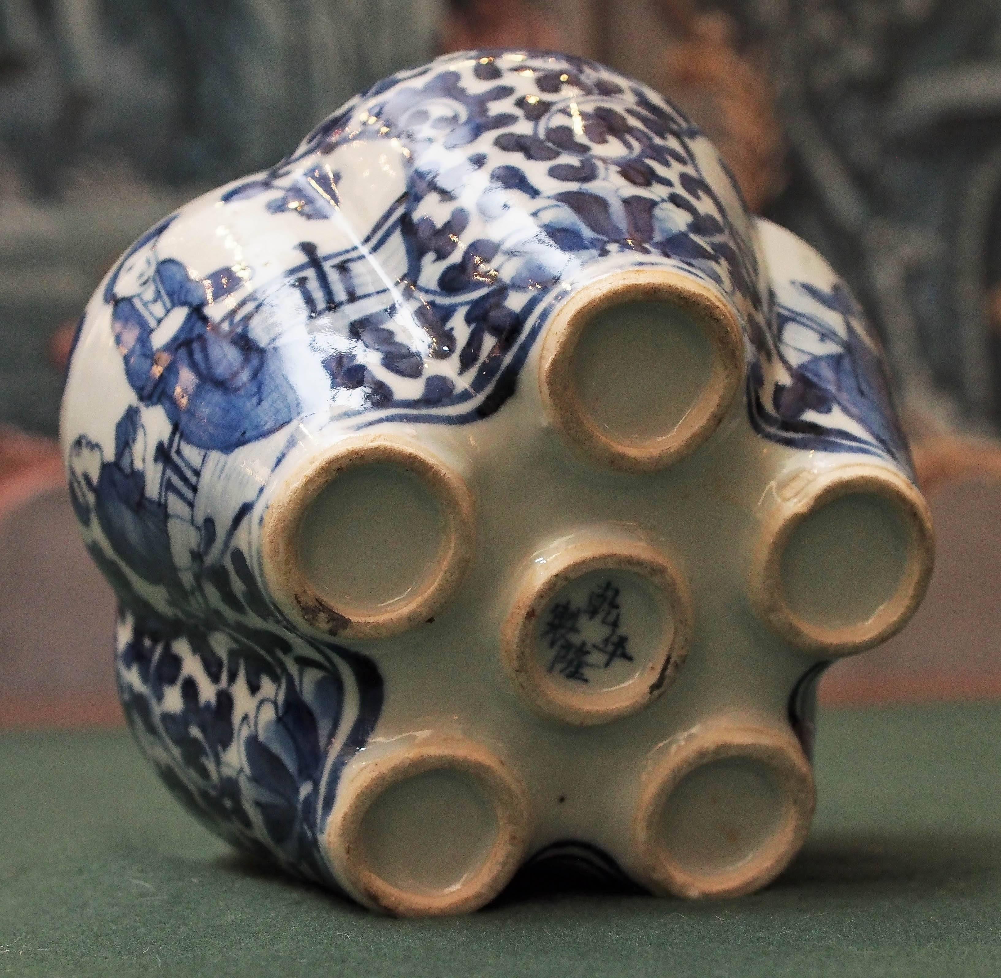 Chinese Blue and White Tulipiere with Children For Sale 1