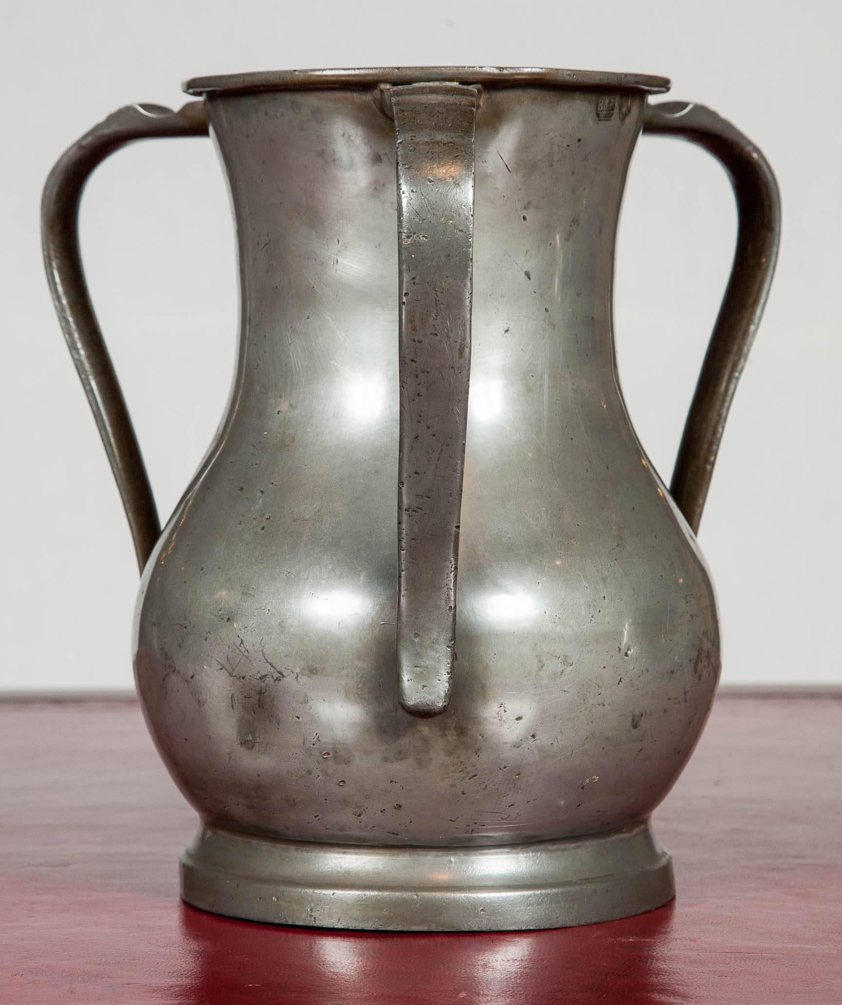 Pair of 18th Century Passing Cups, Silver pitchers, circa 1775 In Good Condition For Sale In London, GB