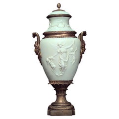 Vaso francese in stile Luigi XVI in ormolu e porcellana