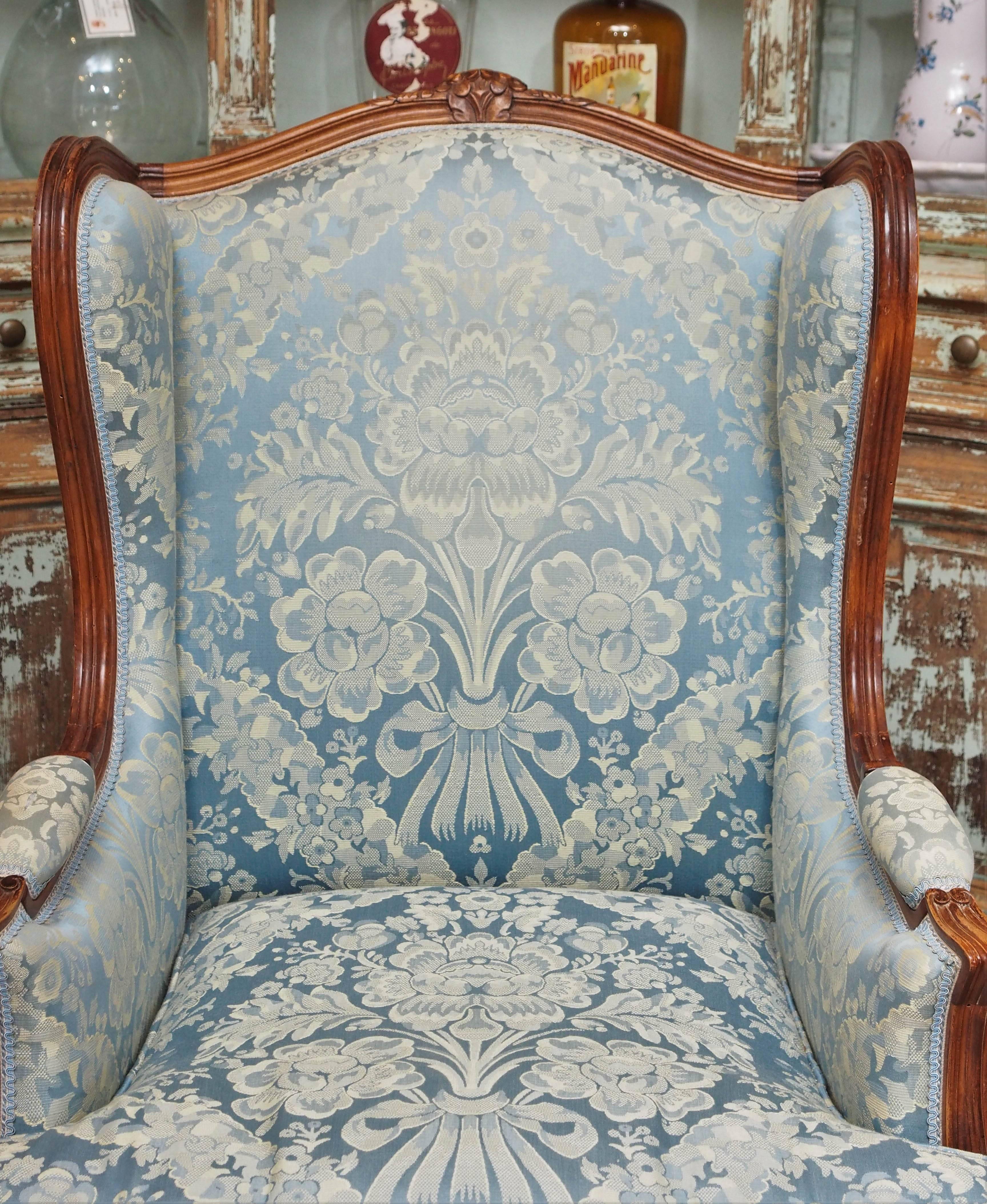 Hand-Carved Pair of 19th Century French Louis XV Style Bergere Chairs